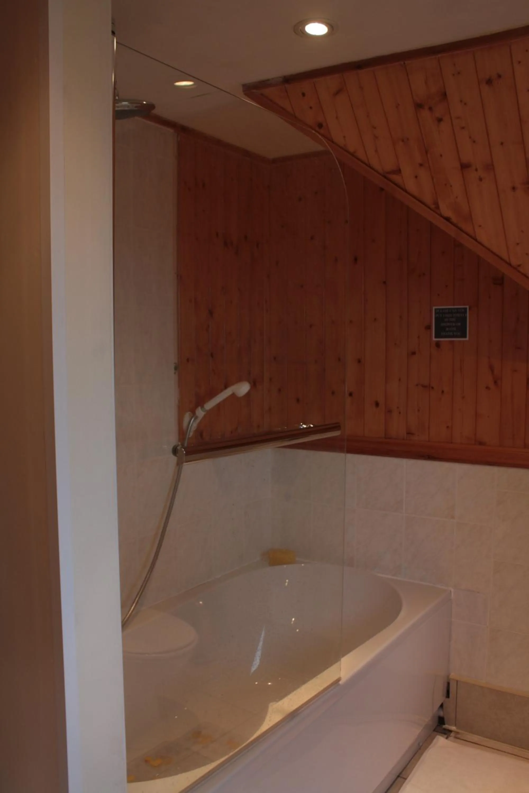 Bathroom in Harbour House Bed & Breakfast - Wick