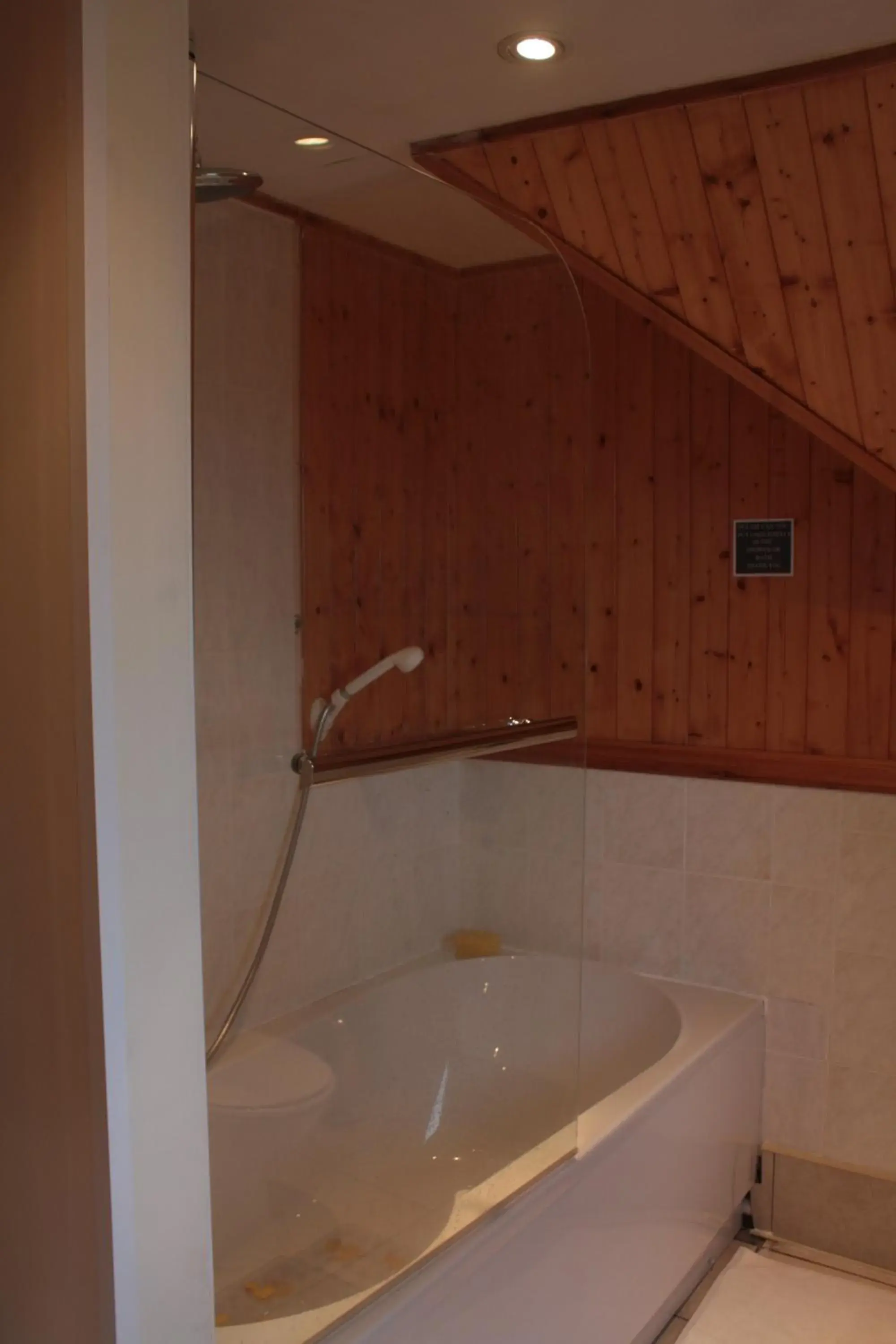 Bathroom in Harbour House Bed & Breakfast - Wick Bathroom in Harbour House Bed & Breakfast - Wick