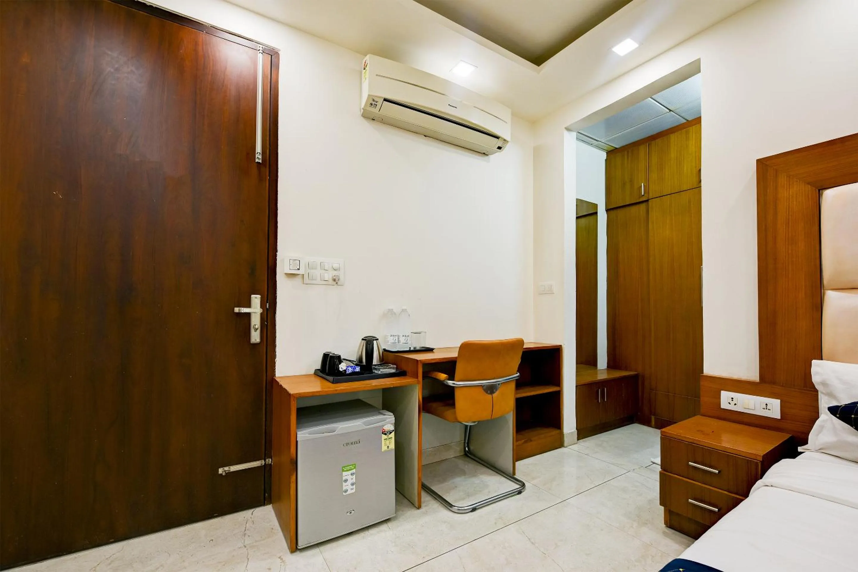 Bed in Hotel Leaf 9 Boutique, Near Golf Course Road and Galleria Market