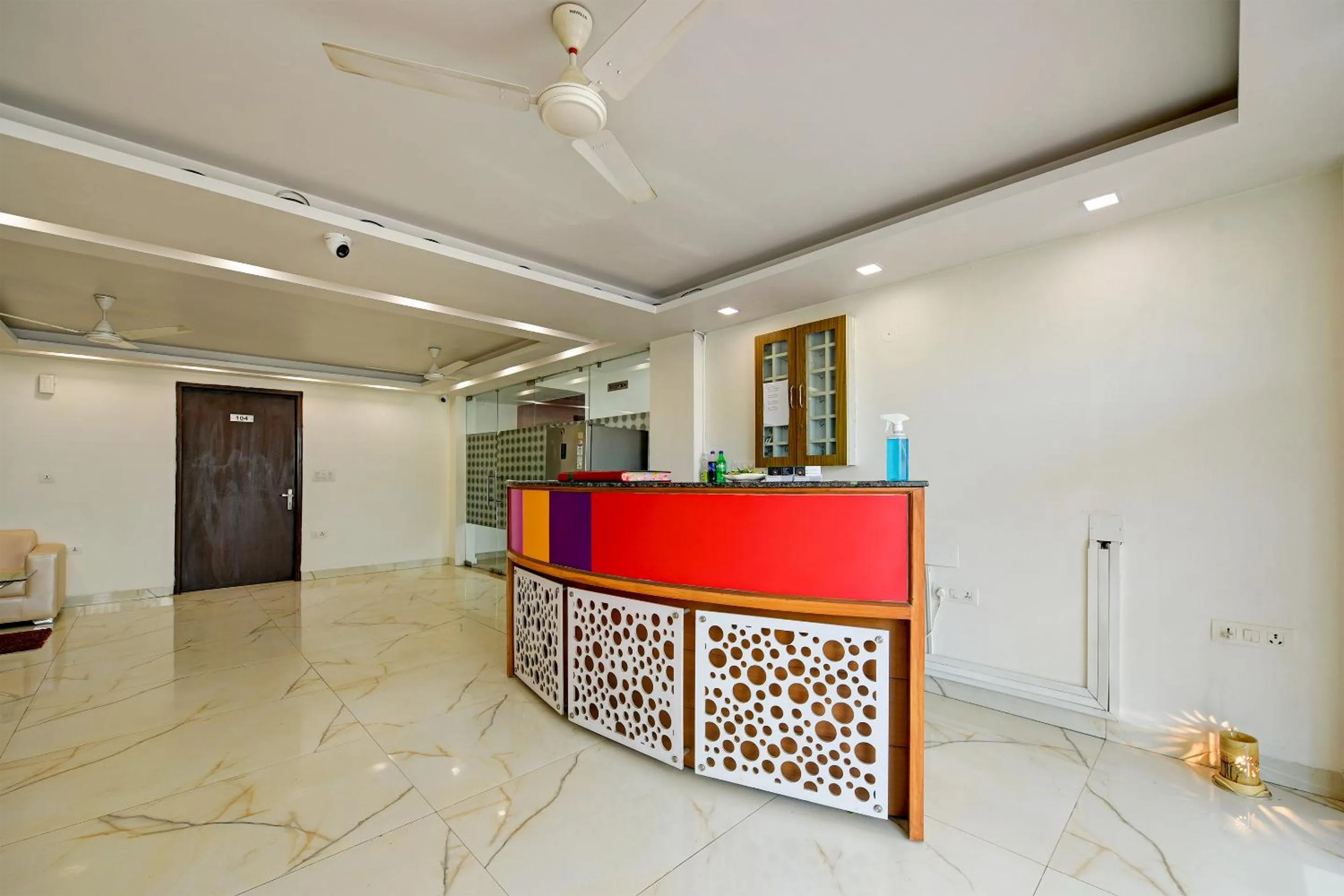 Lobby or reception in Hotel Leaf 9 Boutique, Near Golf Course Road and Galleria Market