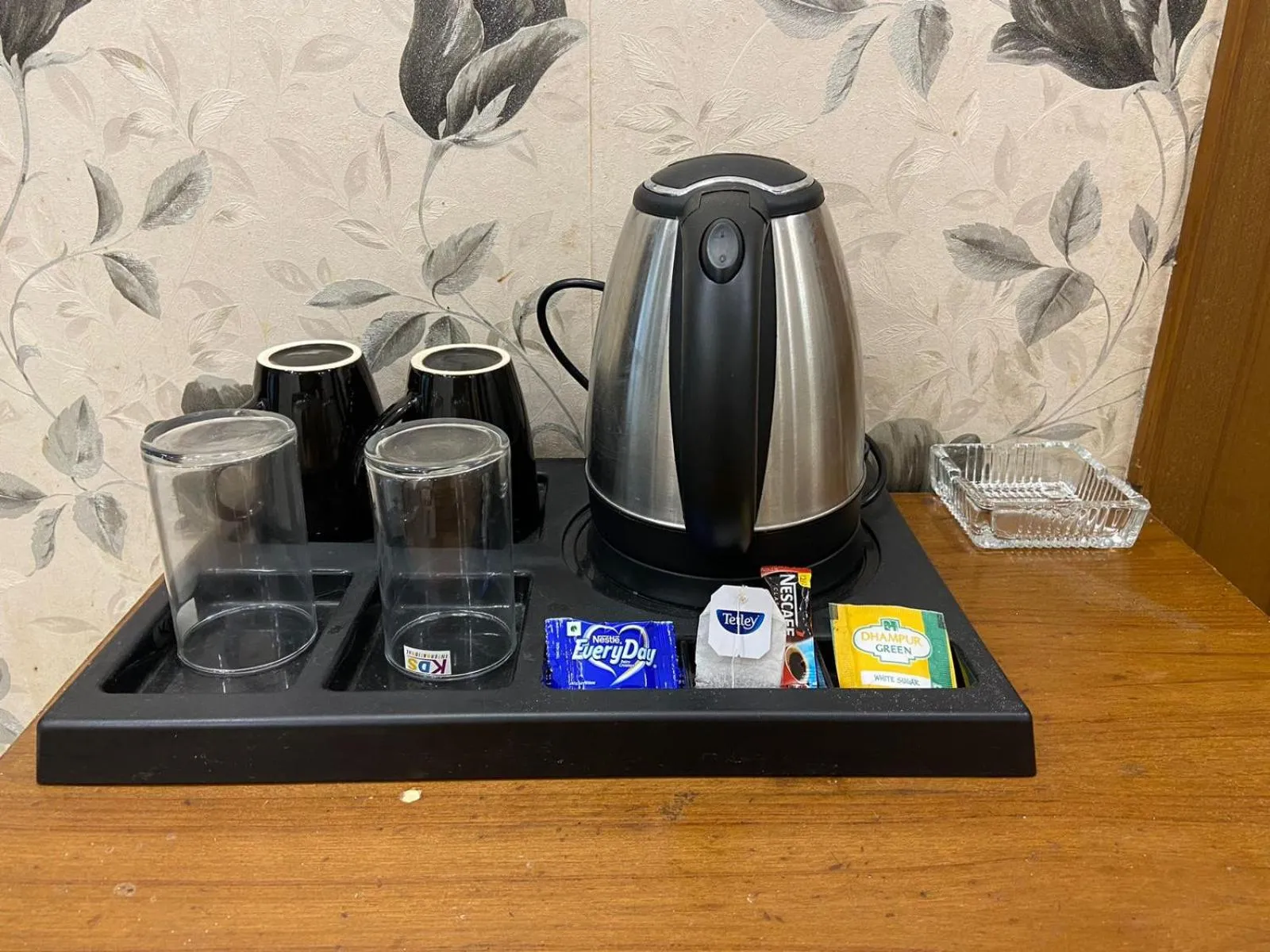 Coffee/tea facilities in Hotel Leaf 9 Boutique, Near Golf Course Road and Galleria Market
