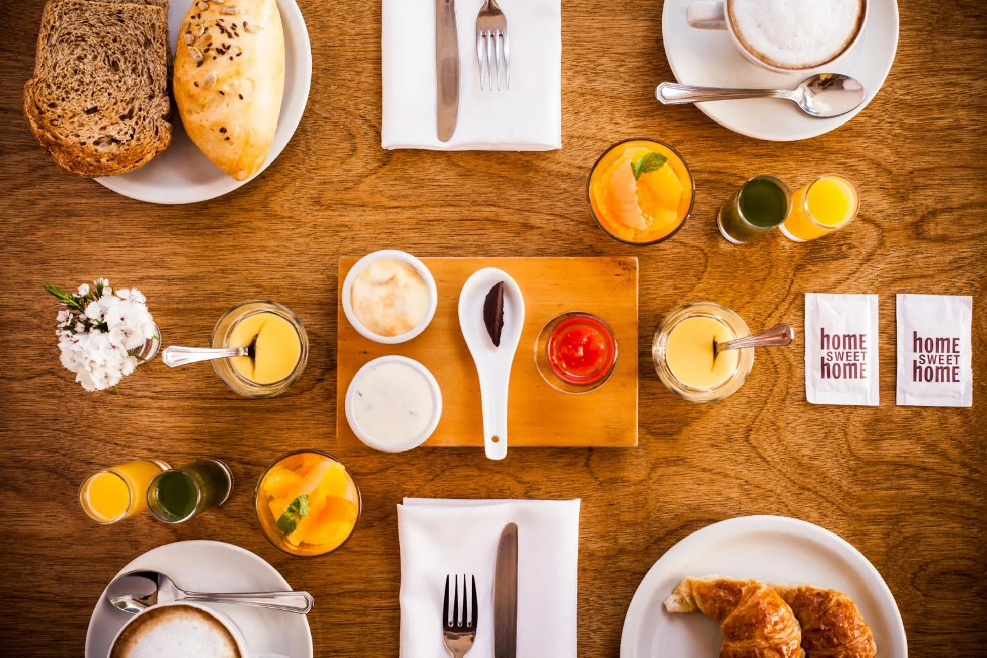 Restaurant/places to eat in Home Hotel