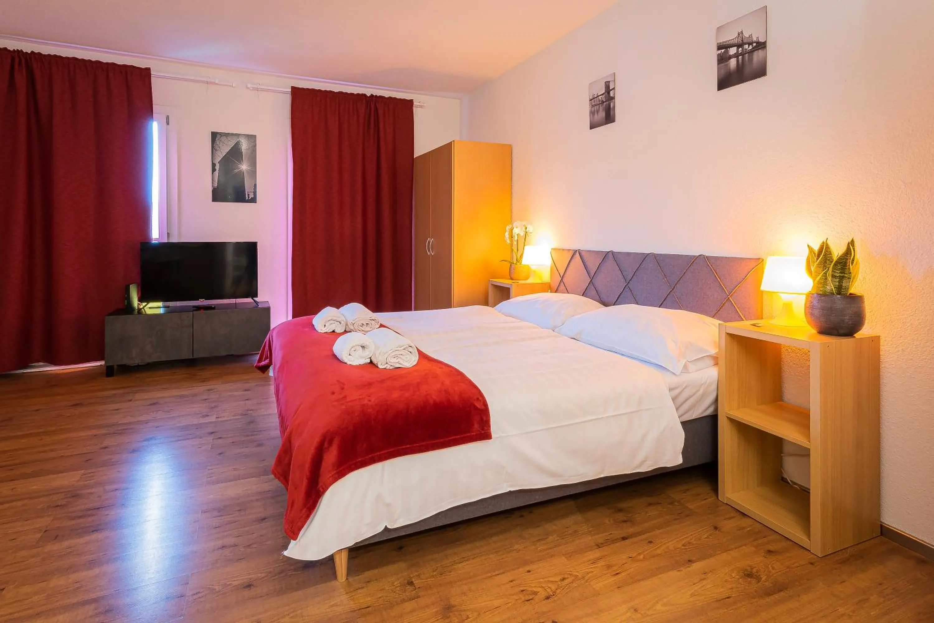 TV and multimedia, Bed in Los Lorentes Residences Bulle