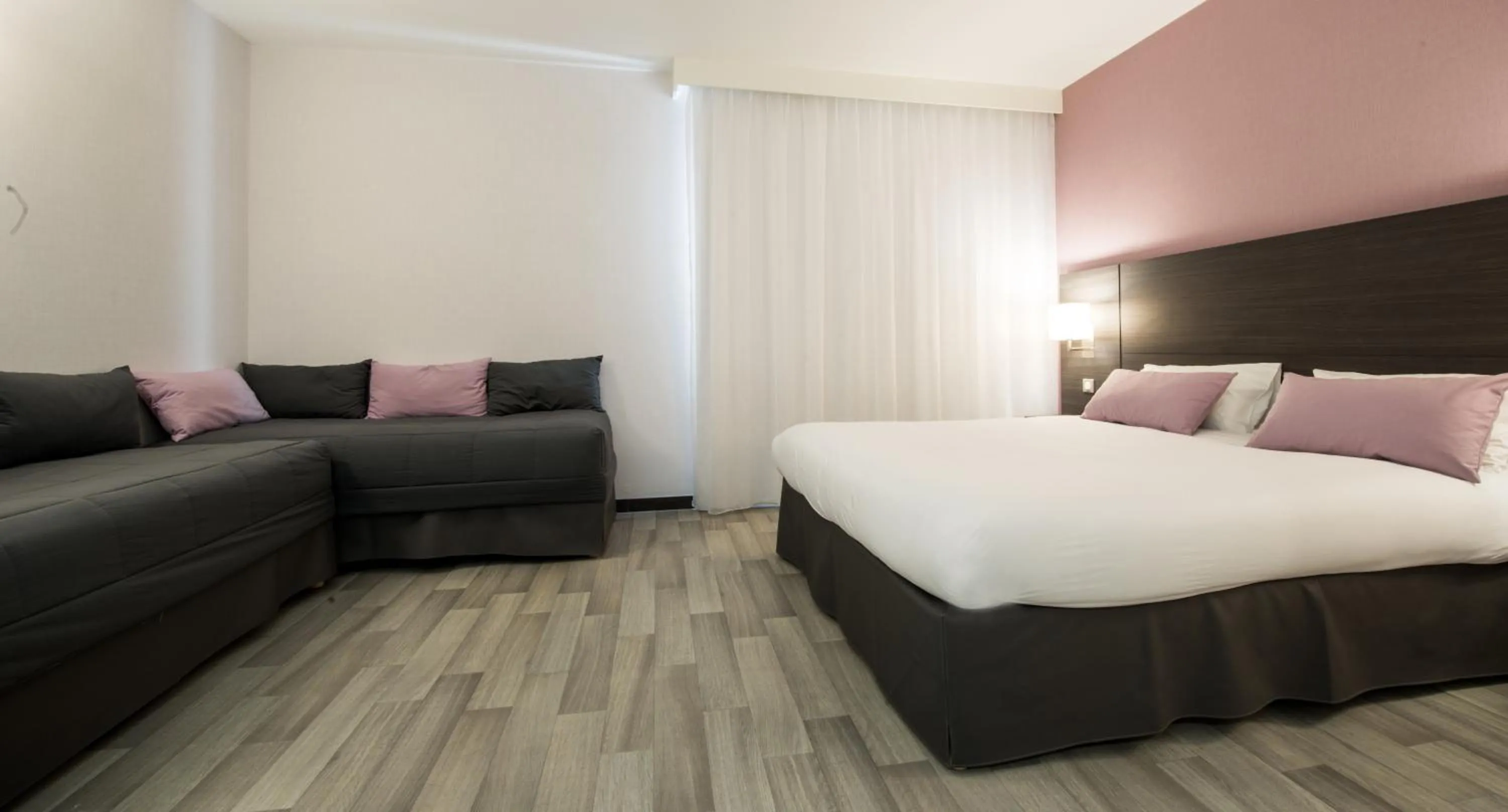 Deluxe Double Room in Hotel Eurocentre 3* Toulouse Nord