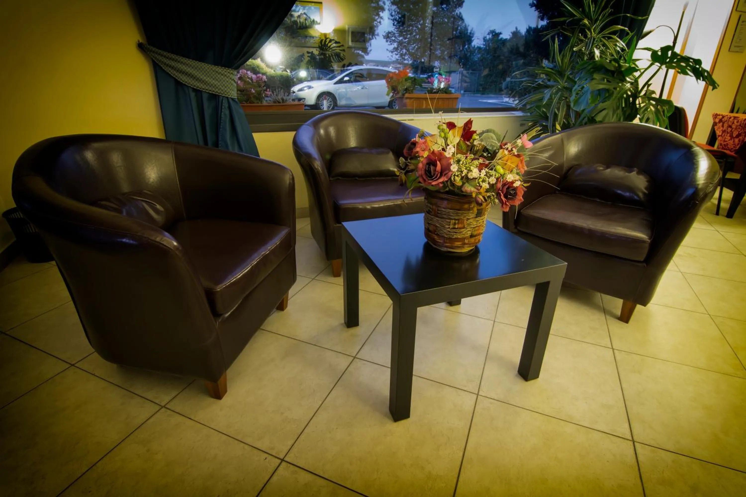 Communal lounge/ TV room in Hotel degli Amici