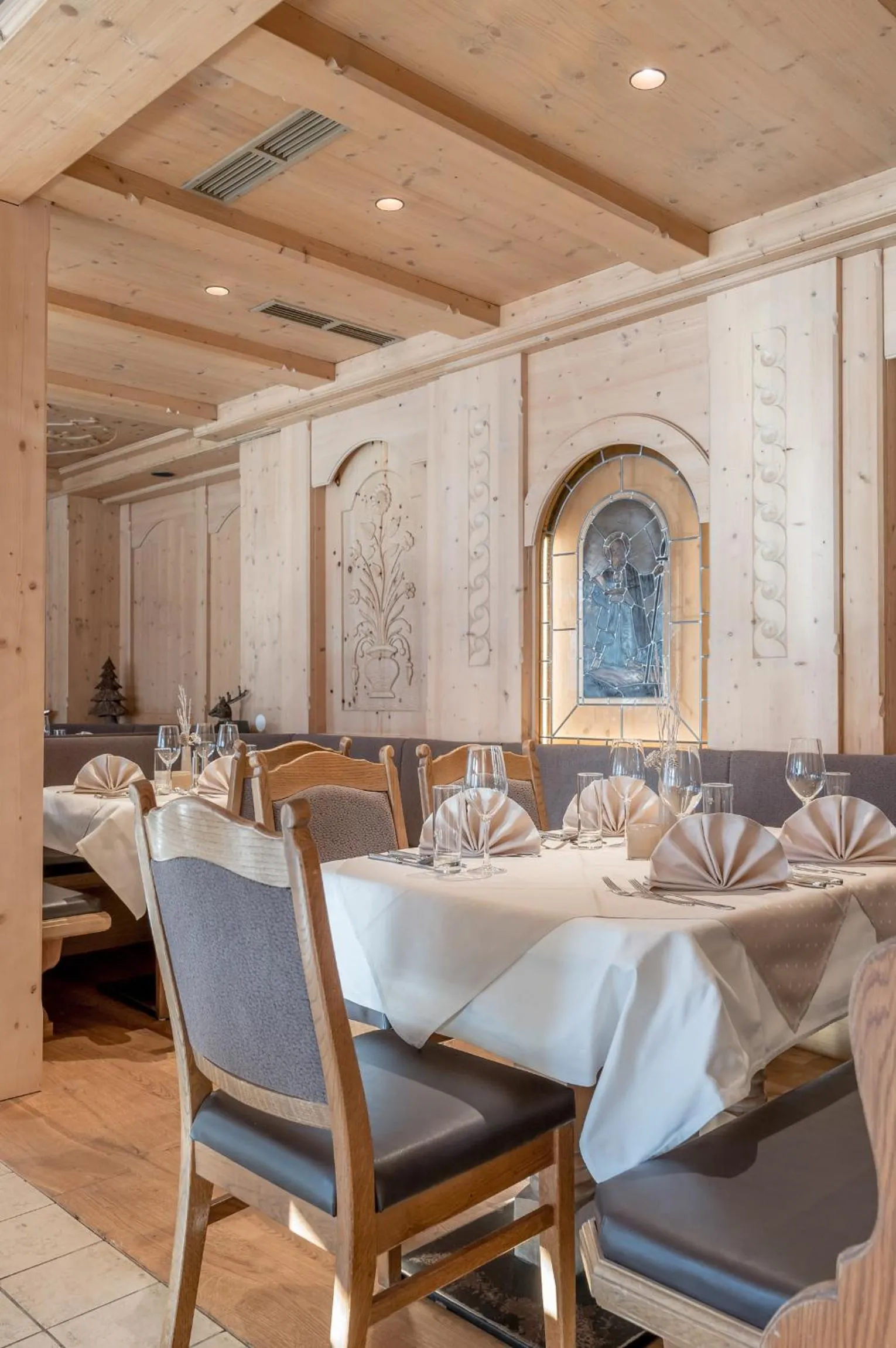 Restaurant/places to eat in Hotel Mathiesn
