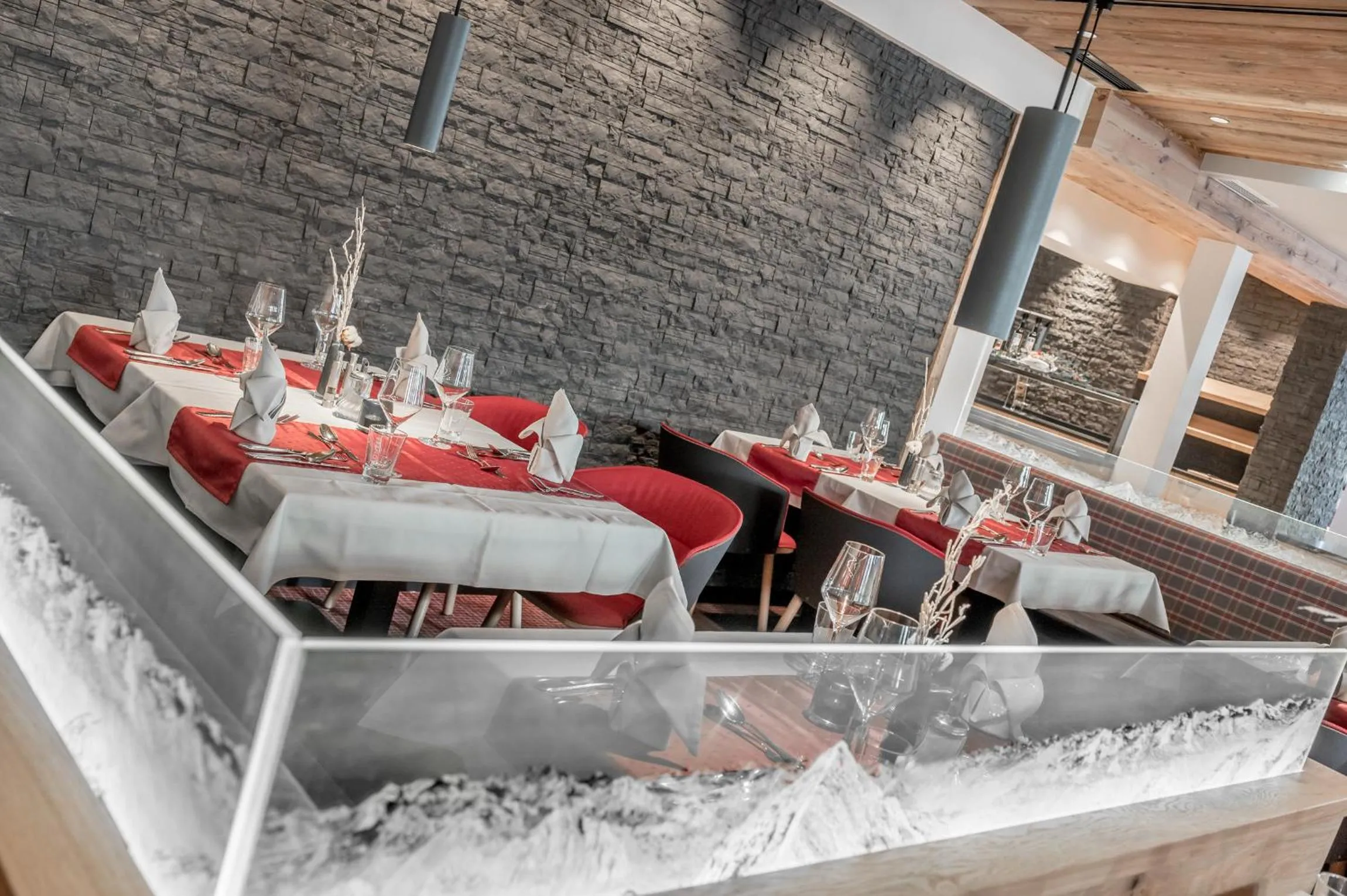 Restaurant/places to eat in Hotel Mathiesn