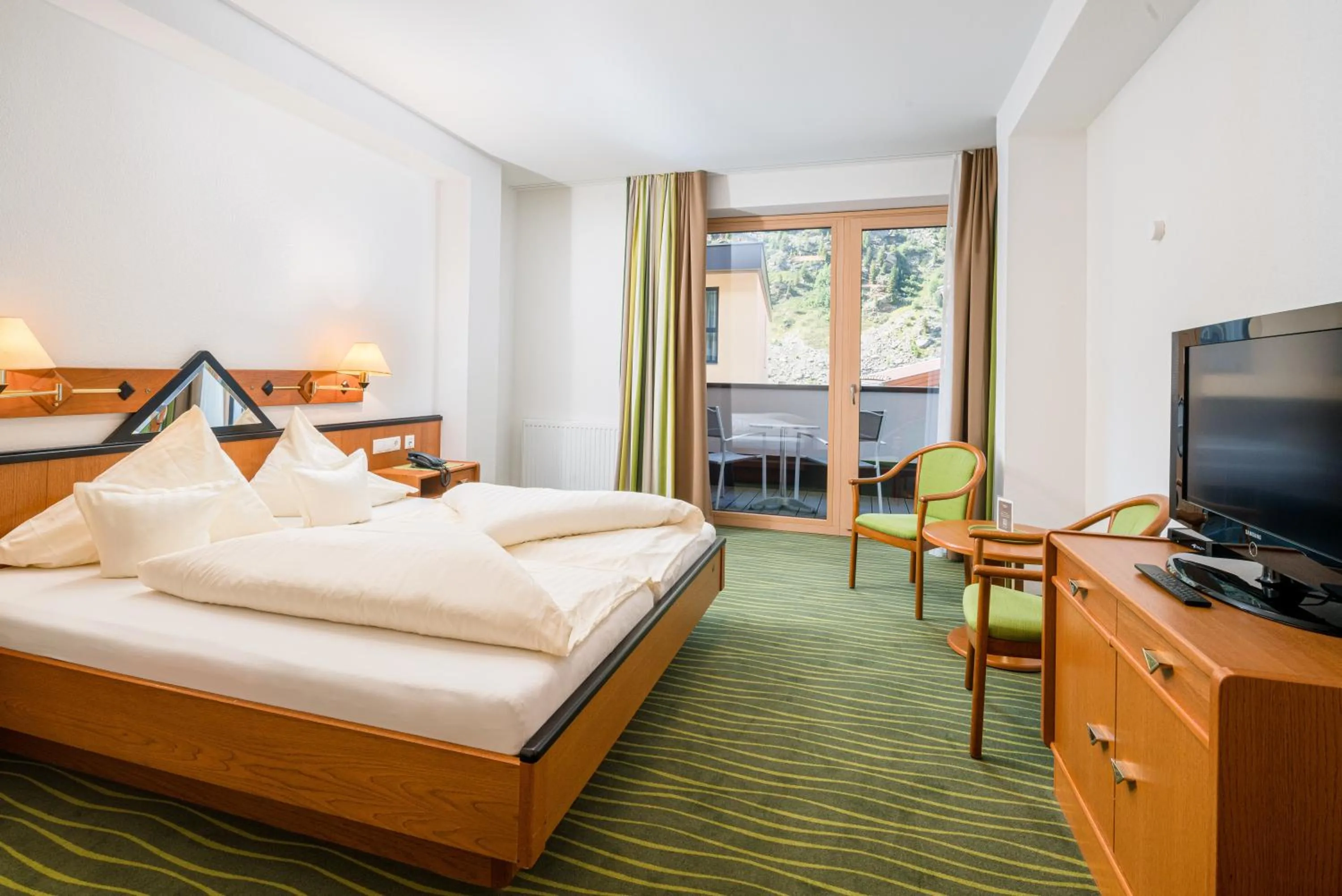 Photo of the whole room, Bed in Hotel Mathiesn