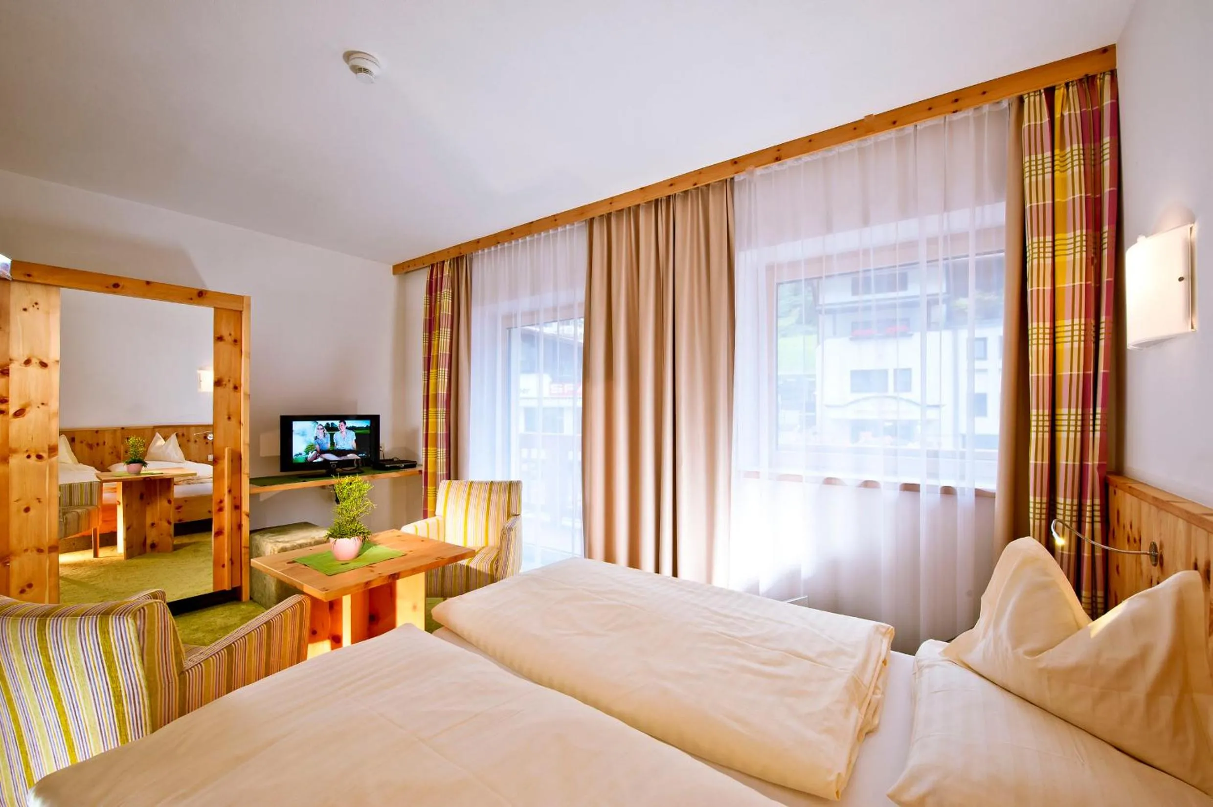 Photo of the whole room, Bed in Hotel Mathiesn