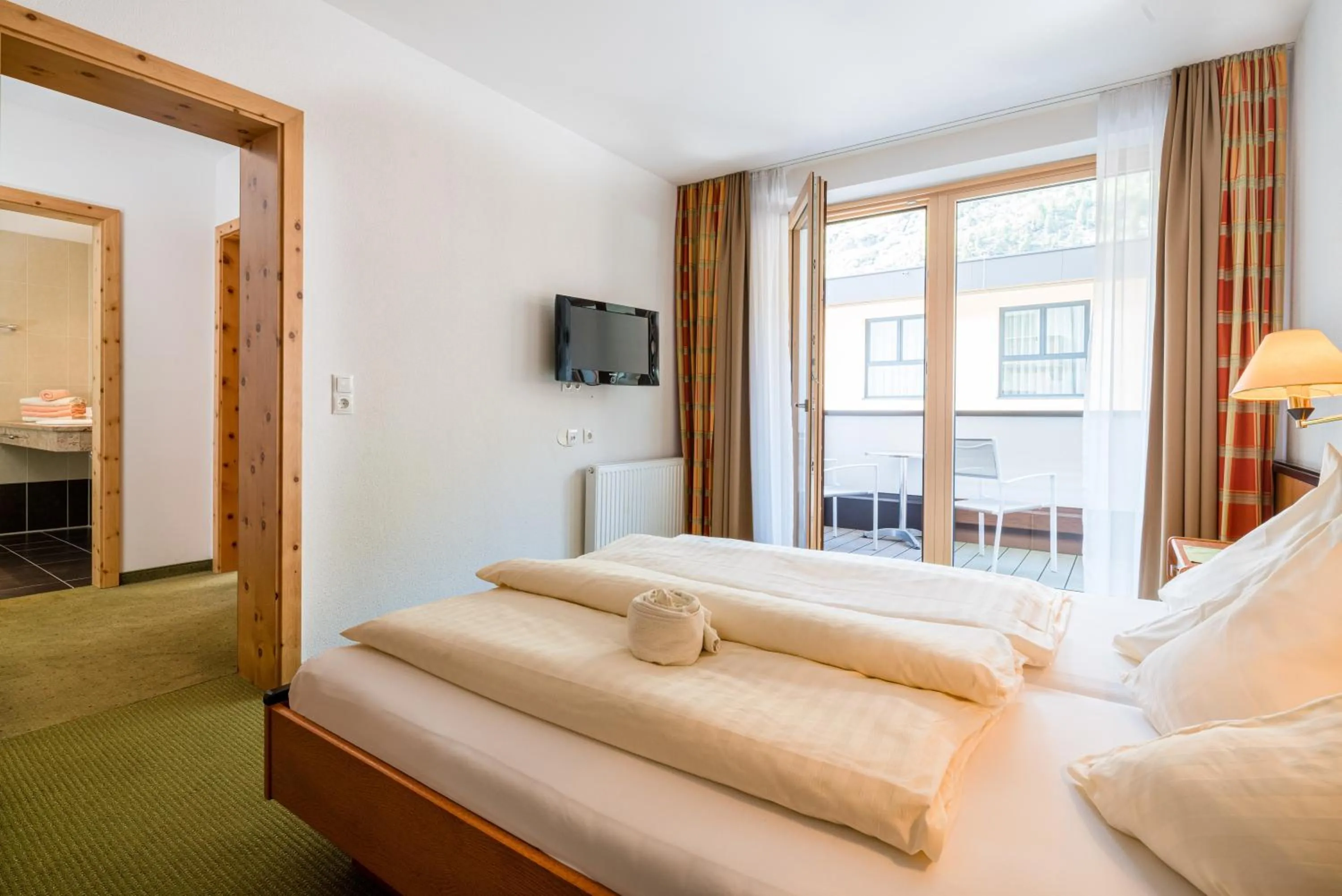 Photo of the whole room, Bed in Hotel Mathiesn