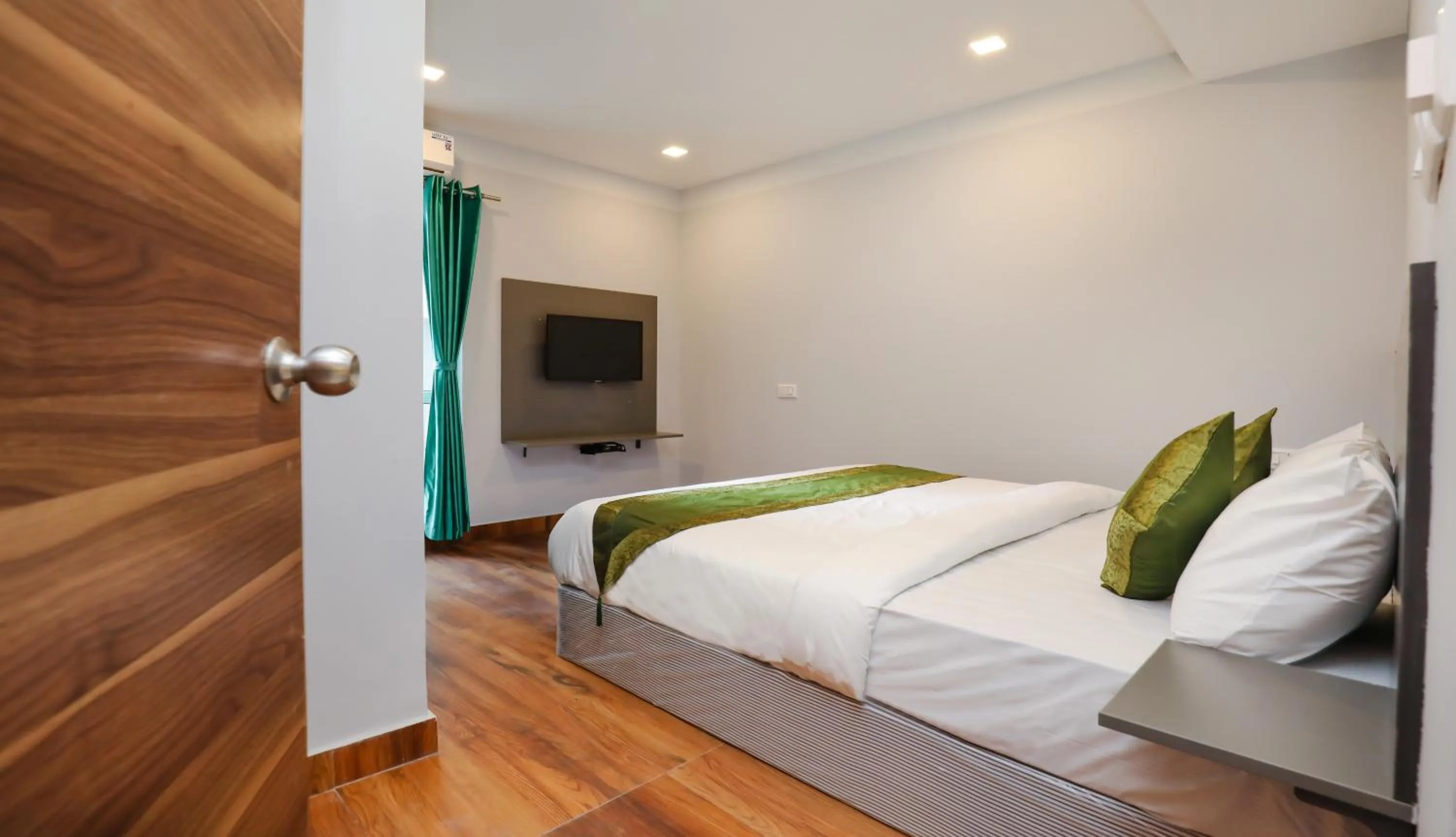 Bedroom, Bed in Treebo Apple Villa