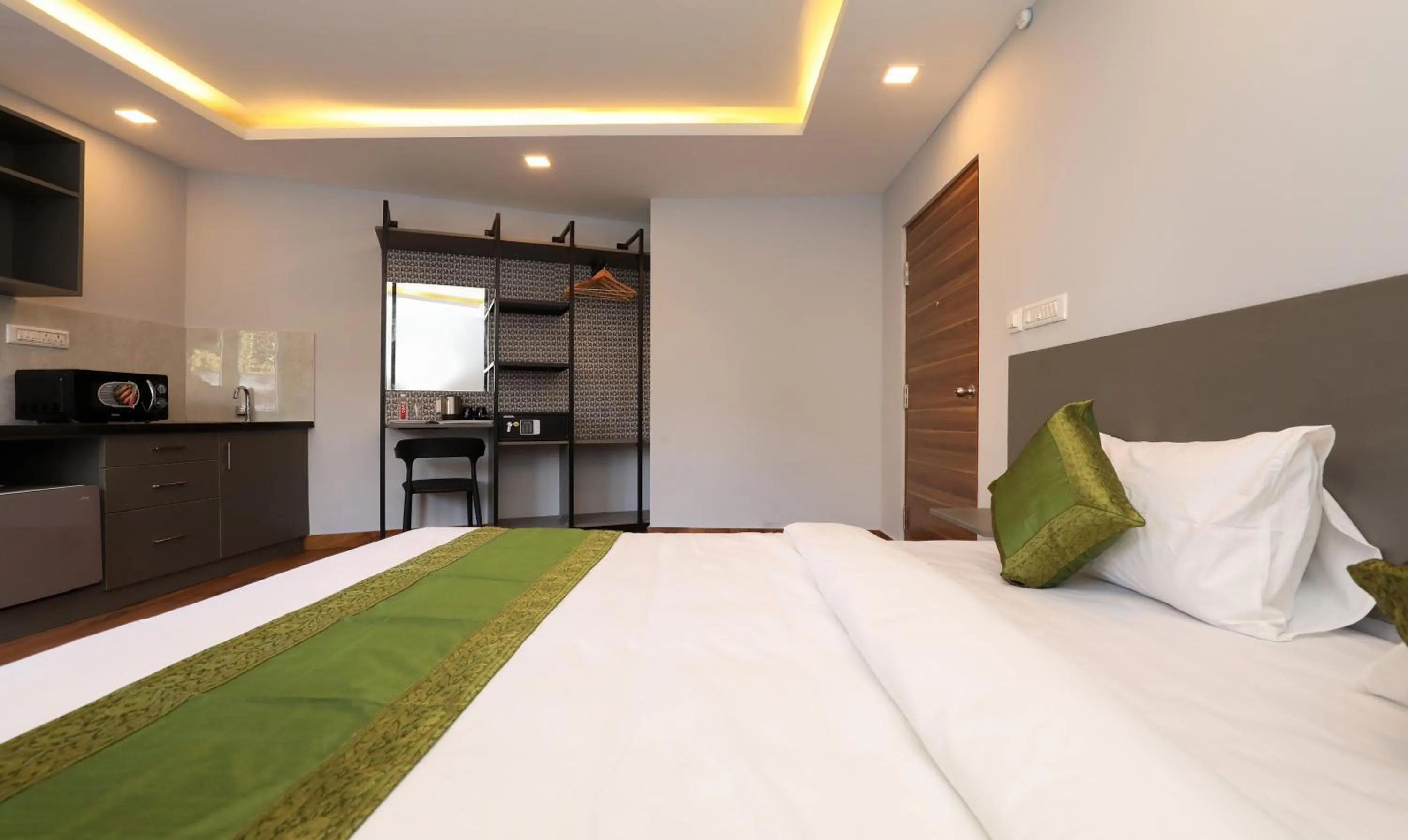 Bedroom, Bed in Treebo Apple Villa