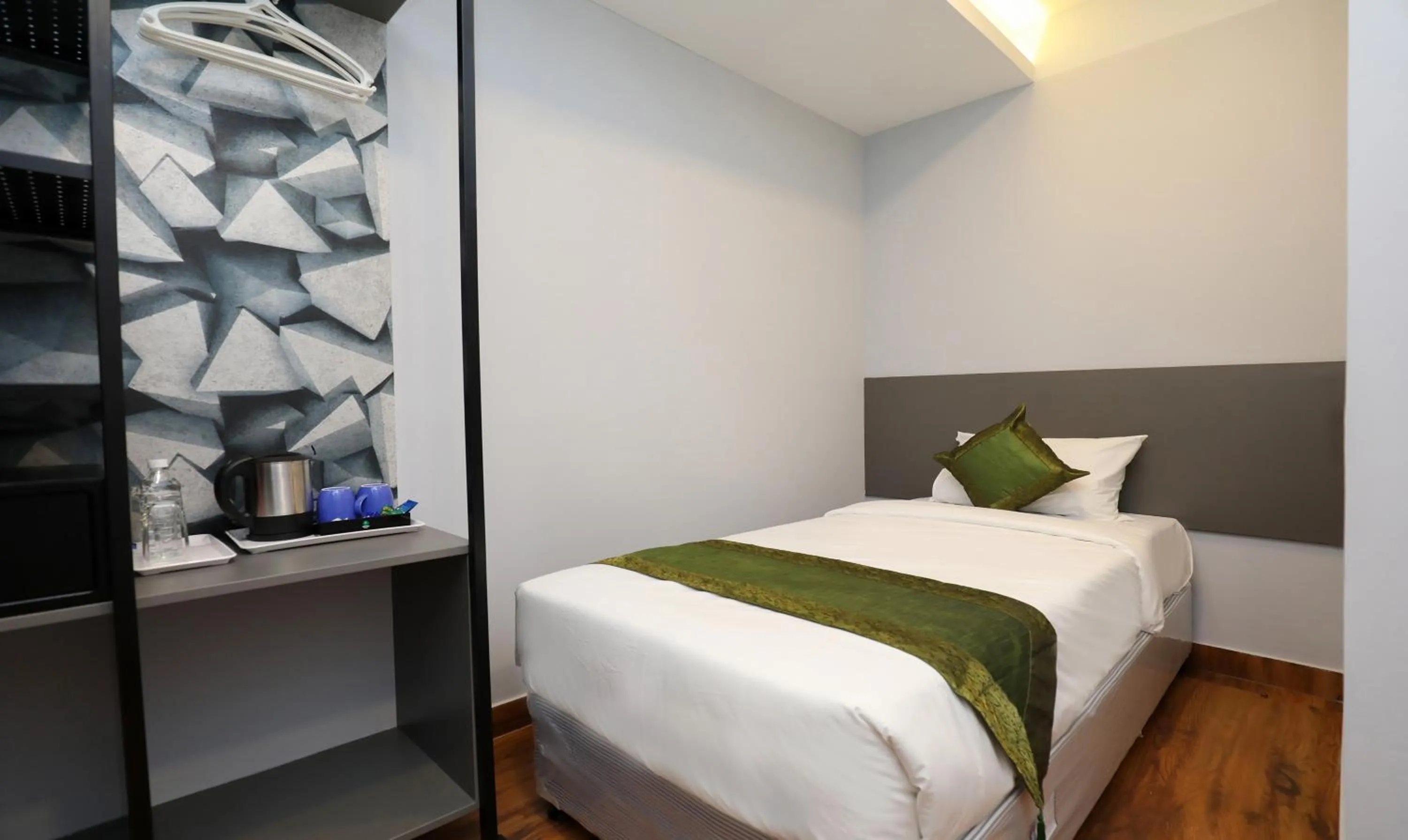 Bedroom, Bed in Treebo Apple Villa