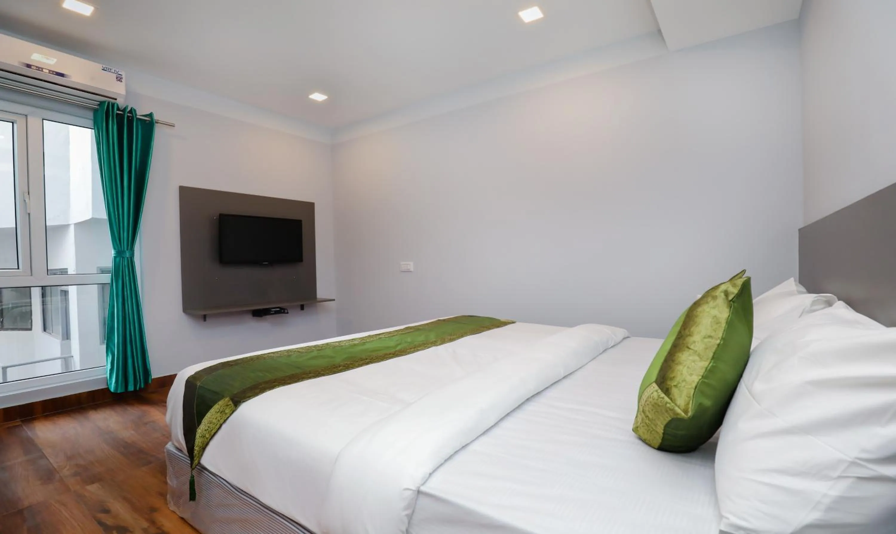 Bedroom, Bed in Treebo Apple Villa