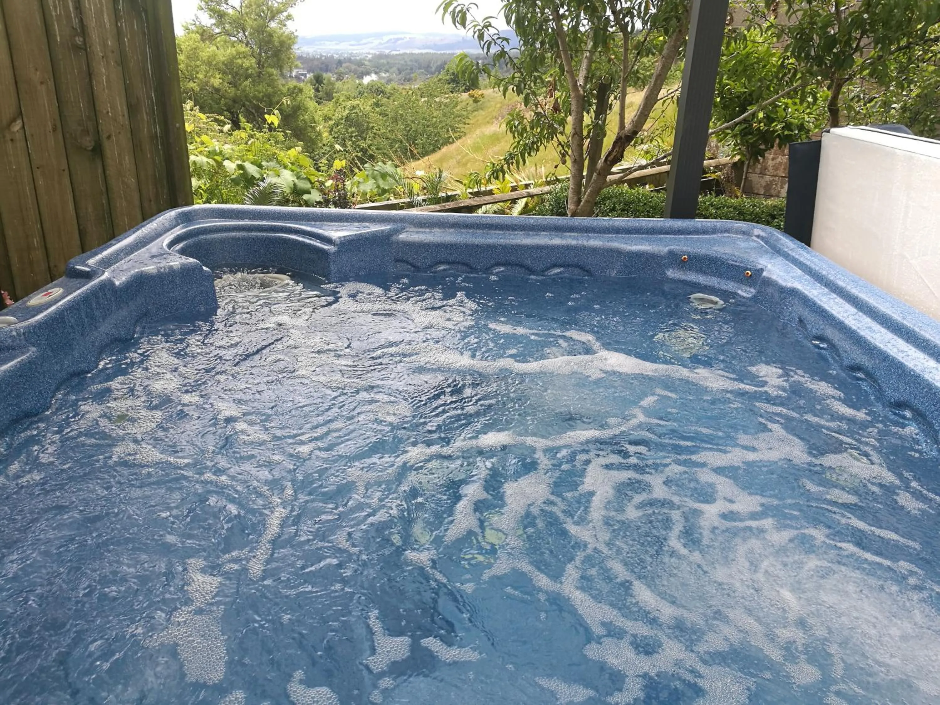 Hot Tub in Geyser Lookout BnB