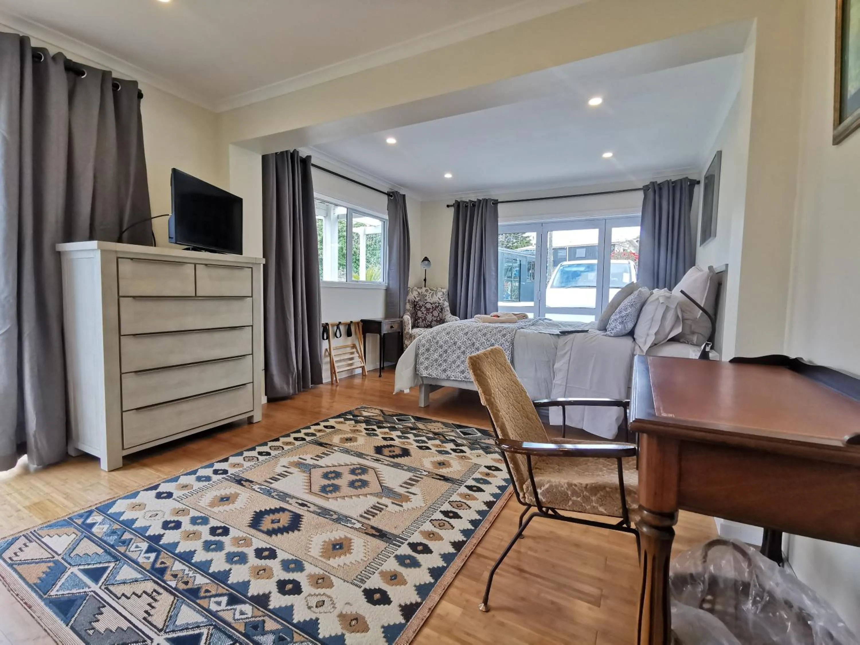 Photo of the whole room in Geyser Lookout BnB