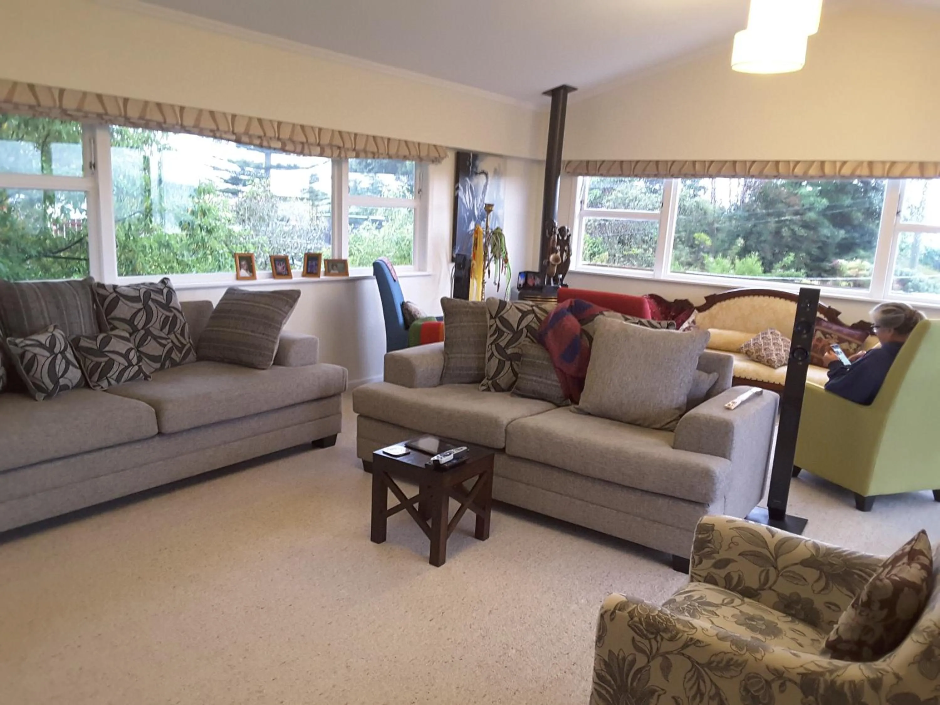 Communal lounge/ TV room in Geyser Lookout BnB