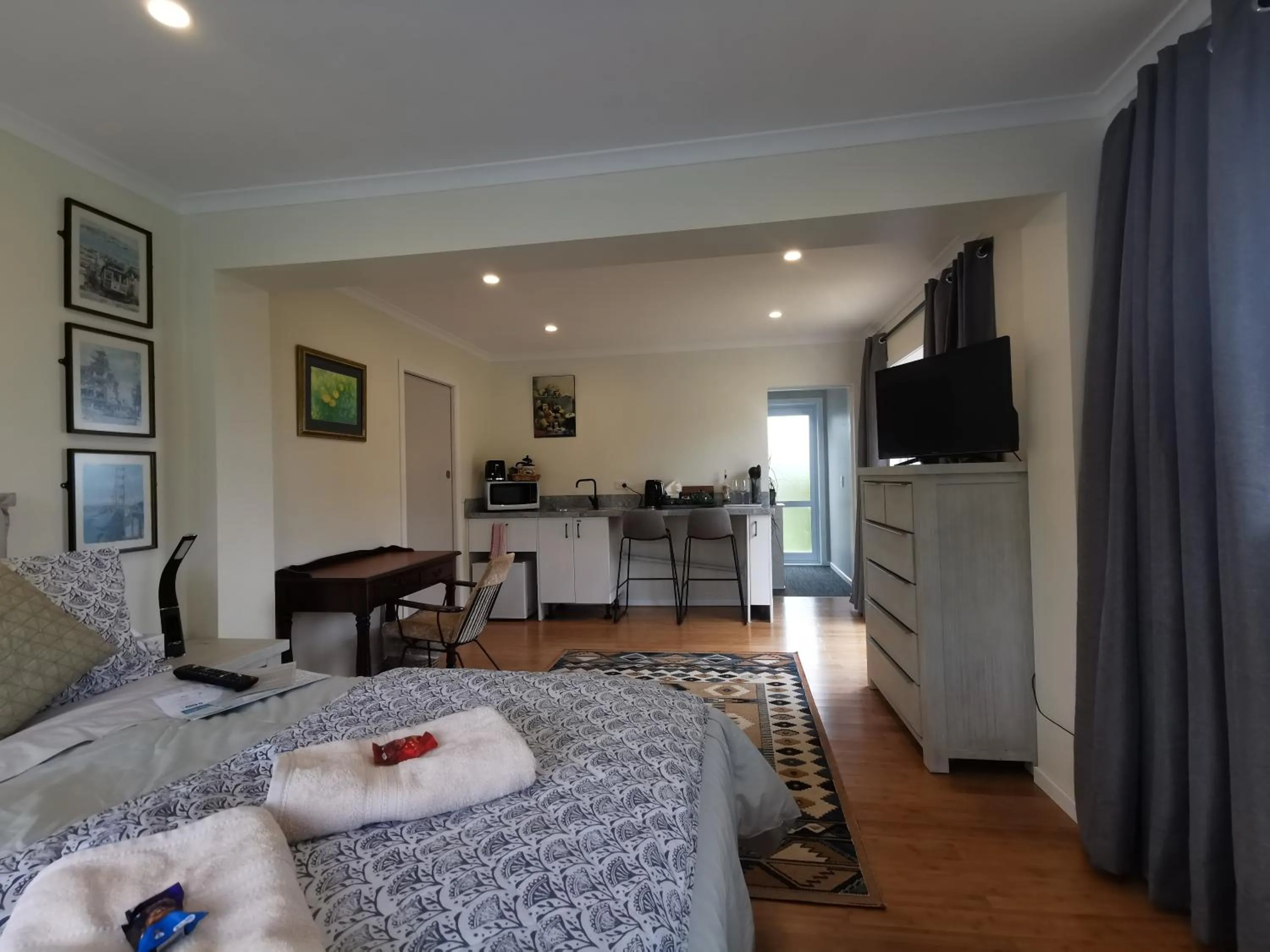 Photo of the whole room in Geyser Lookout BnB