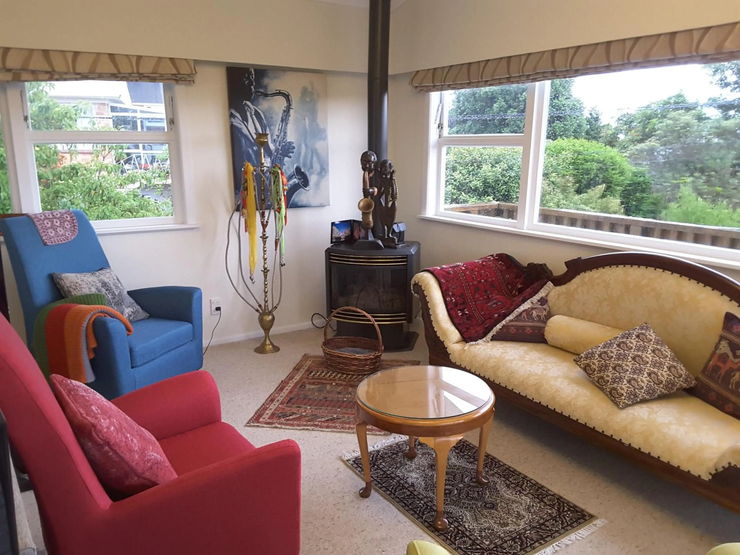 Living room in Geyser Lookout BnB