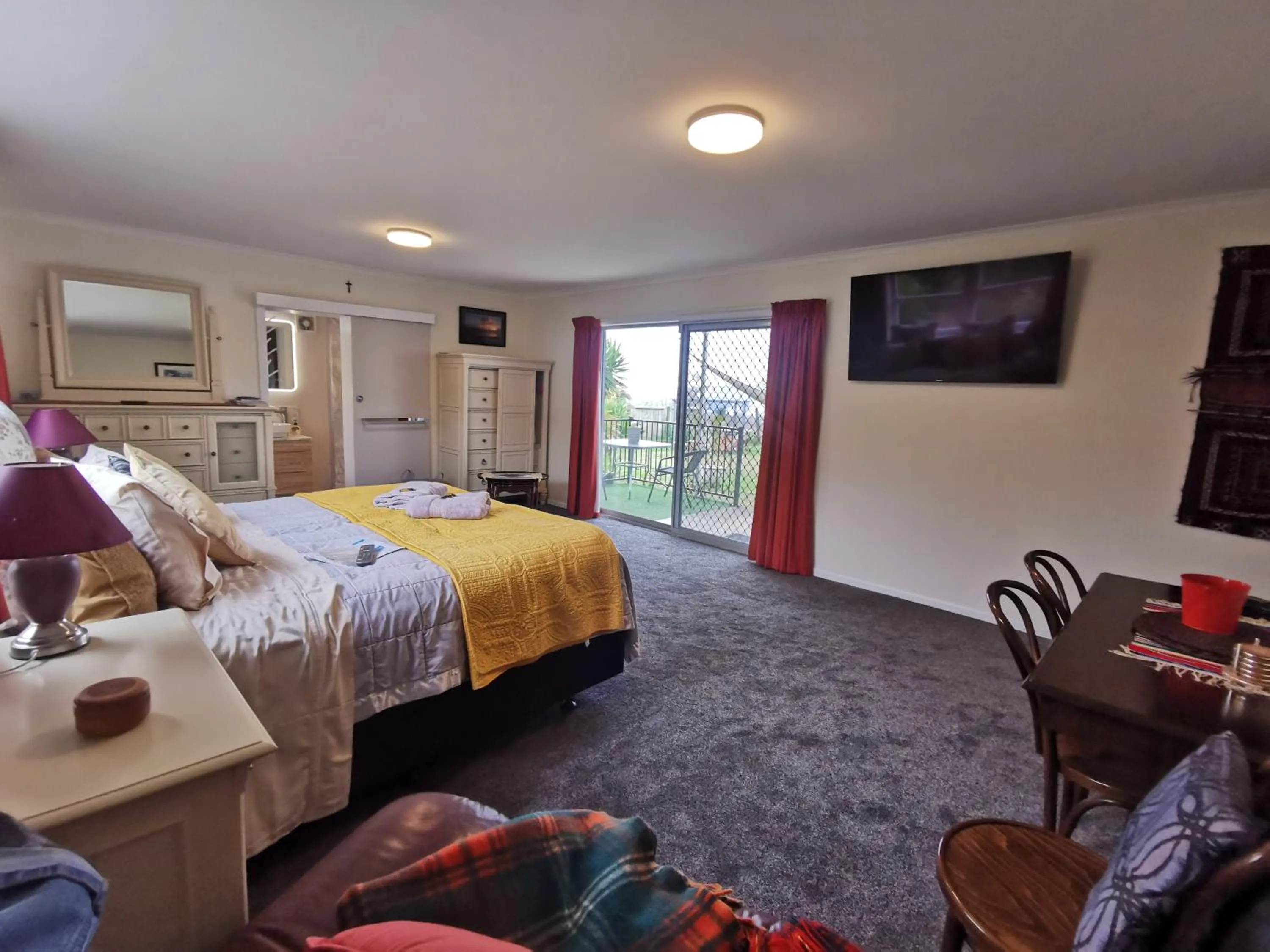 Bed in Geyser Lookout BnB