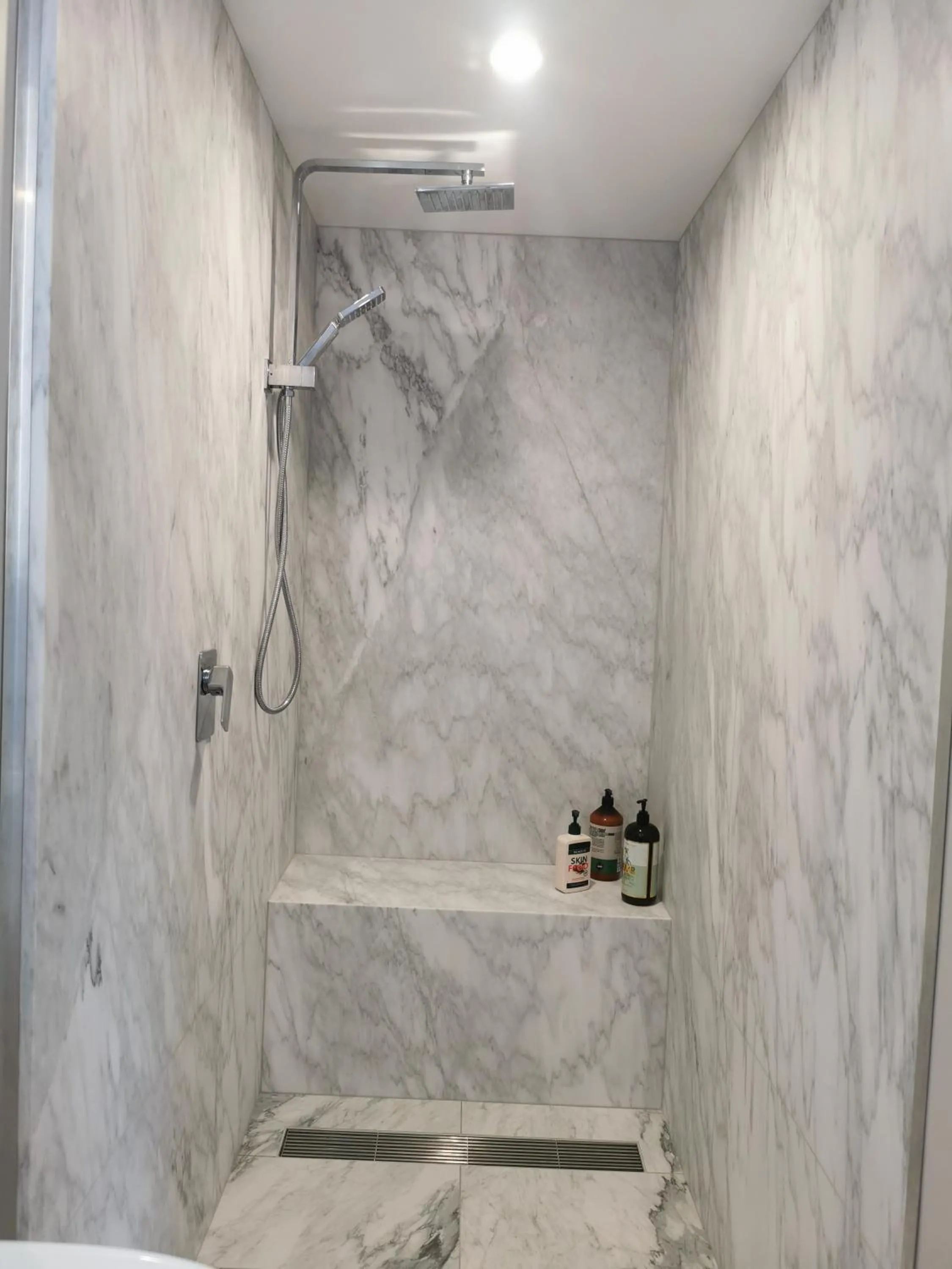 Shower in Geyser Lookout BnB