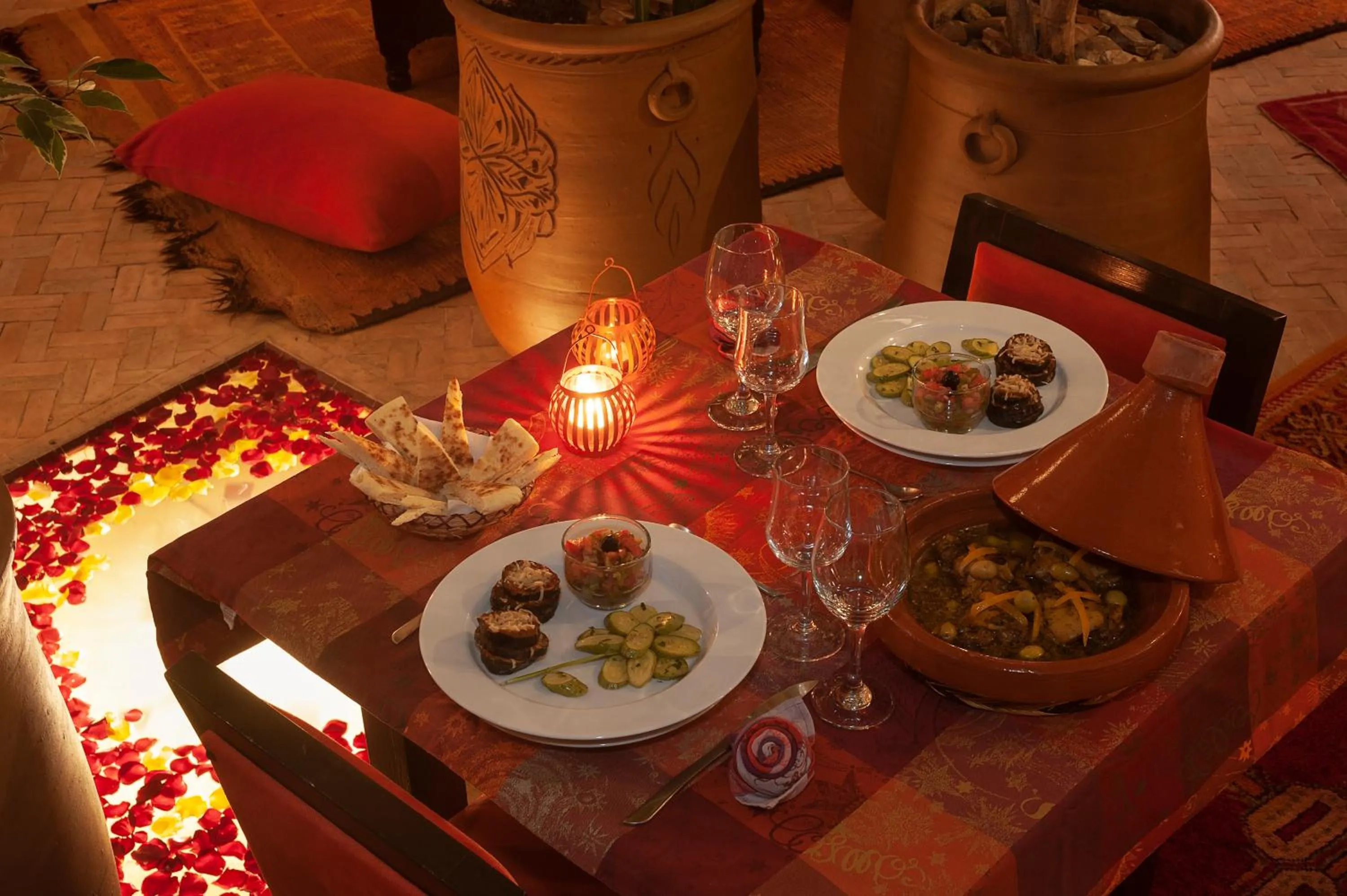 Restaurant/places to eat in Riad Boussa