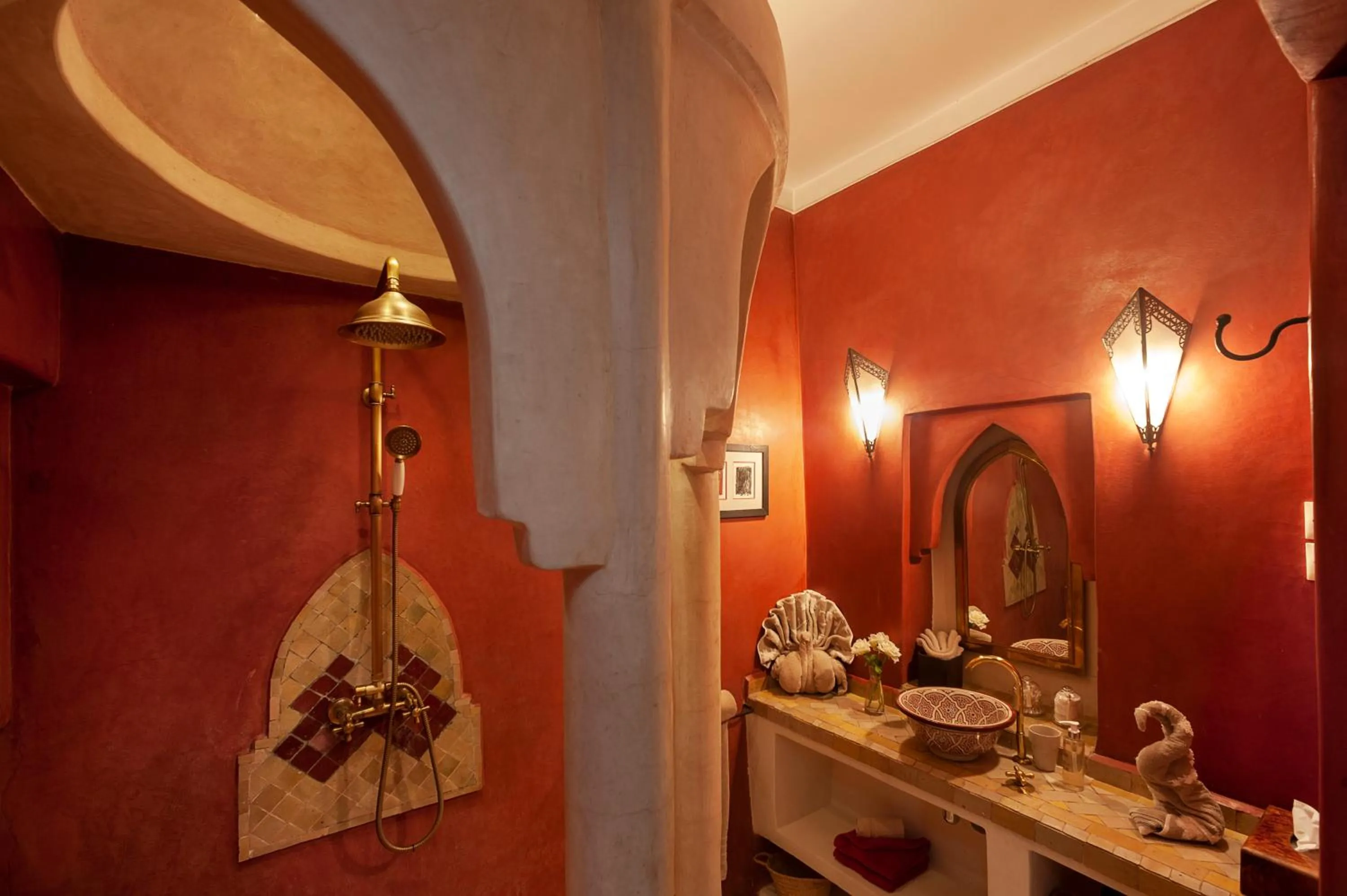 Shower in Riad Boussa
