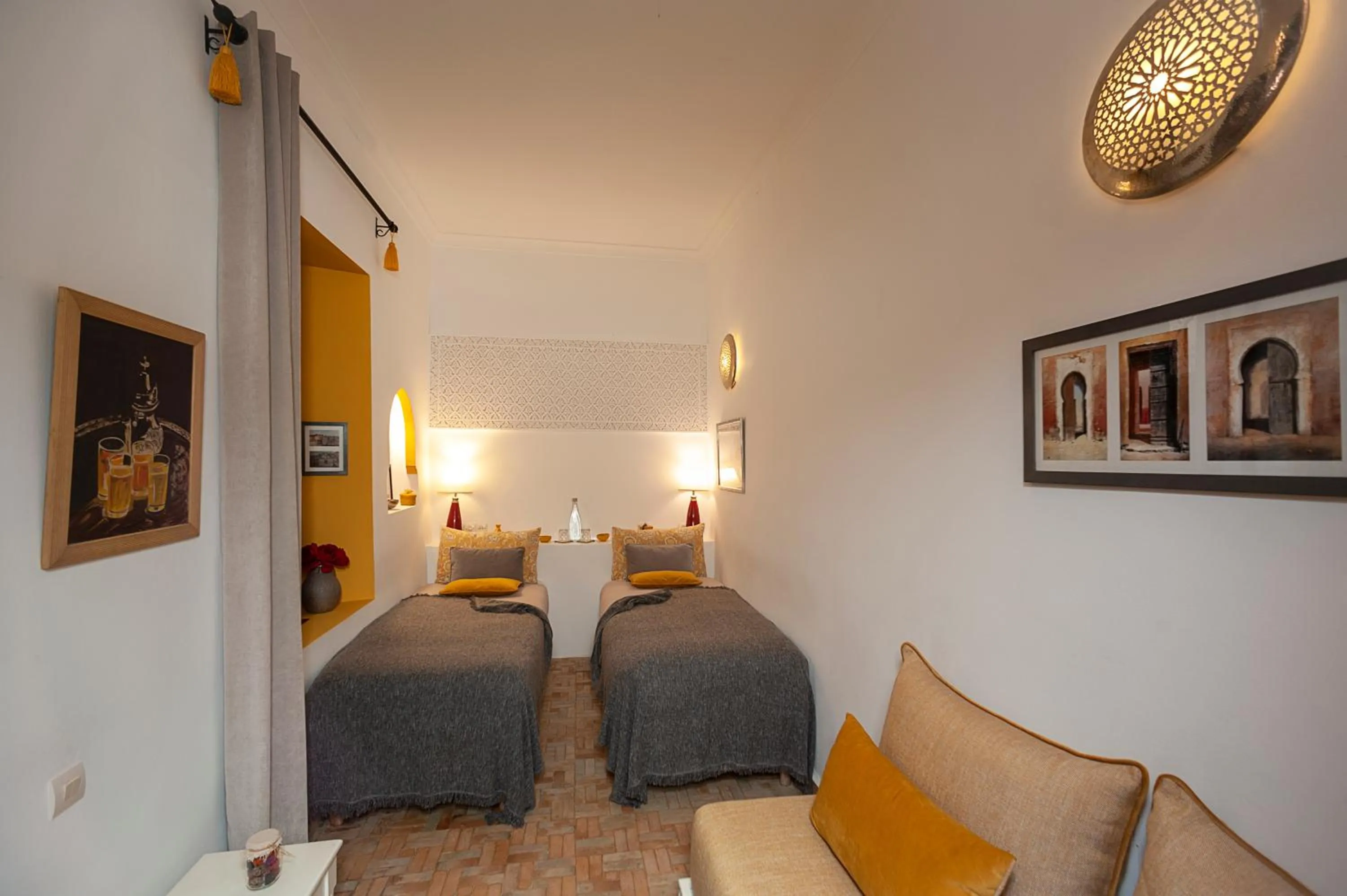 Photo of the whole room, Bed in Riad Boussa