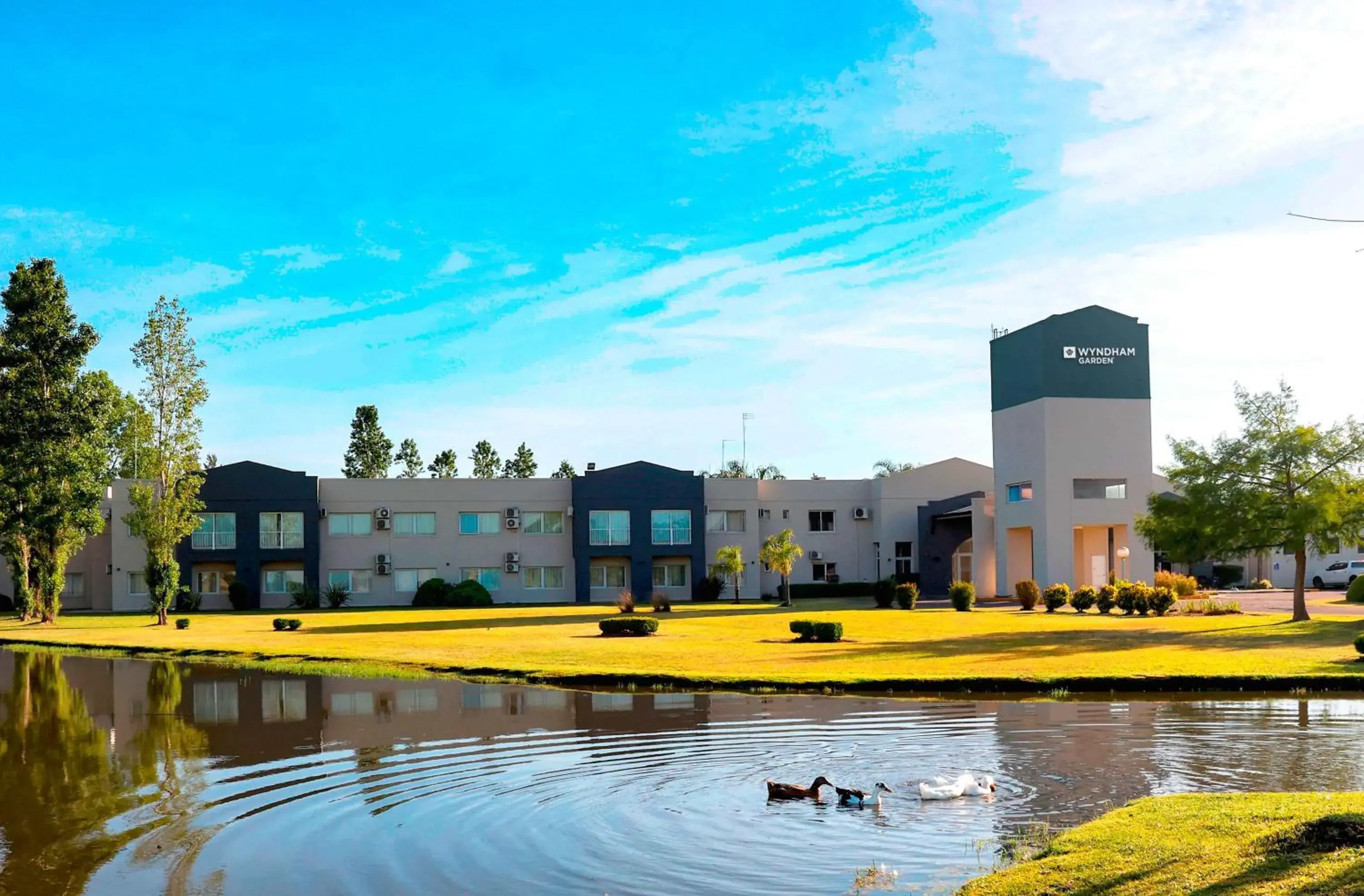 Property building in Wyndham Garden Campana Property building in Wyndham Garden Campana