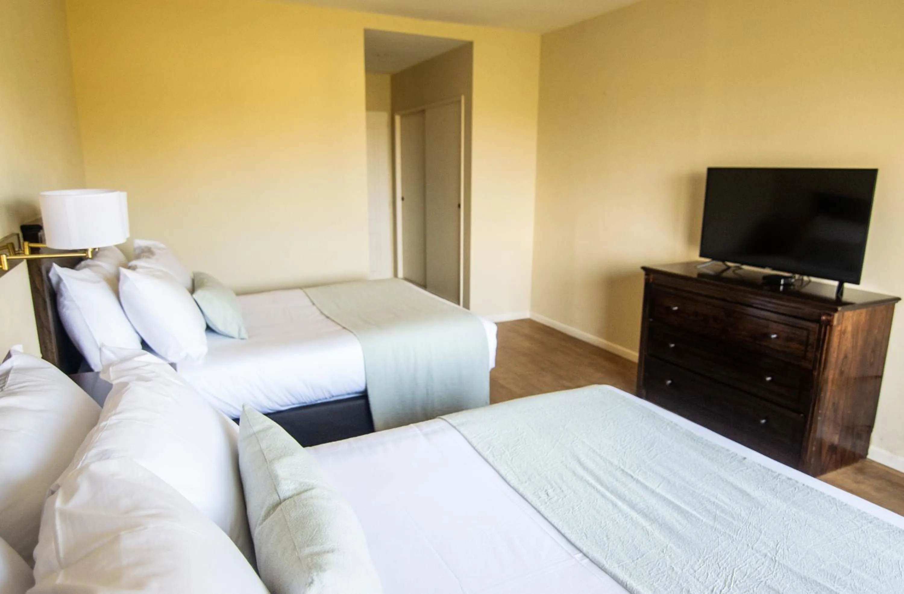 Bed in Wyndham Garden Campana