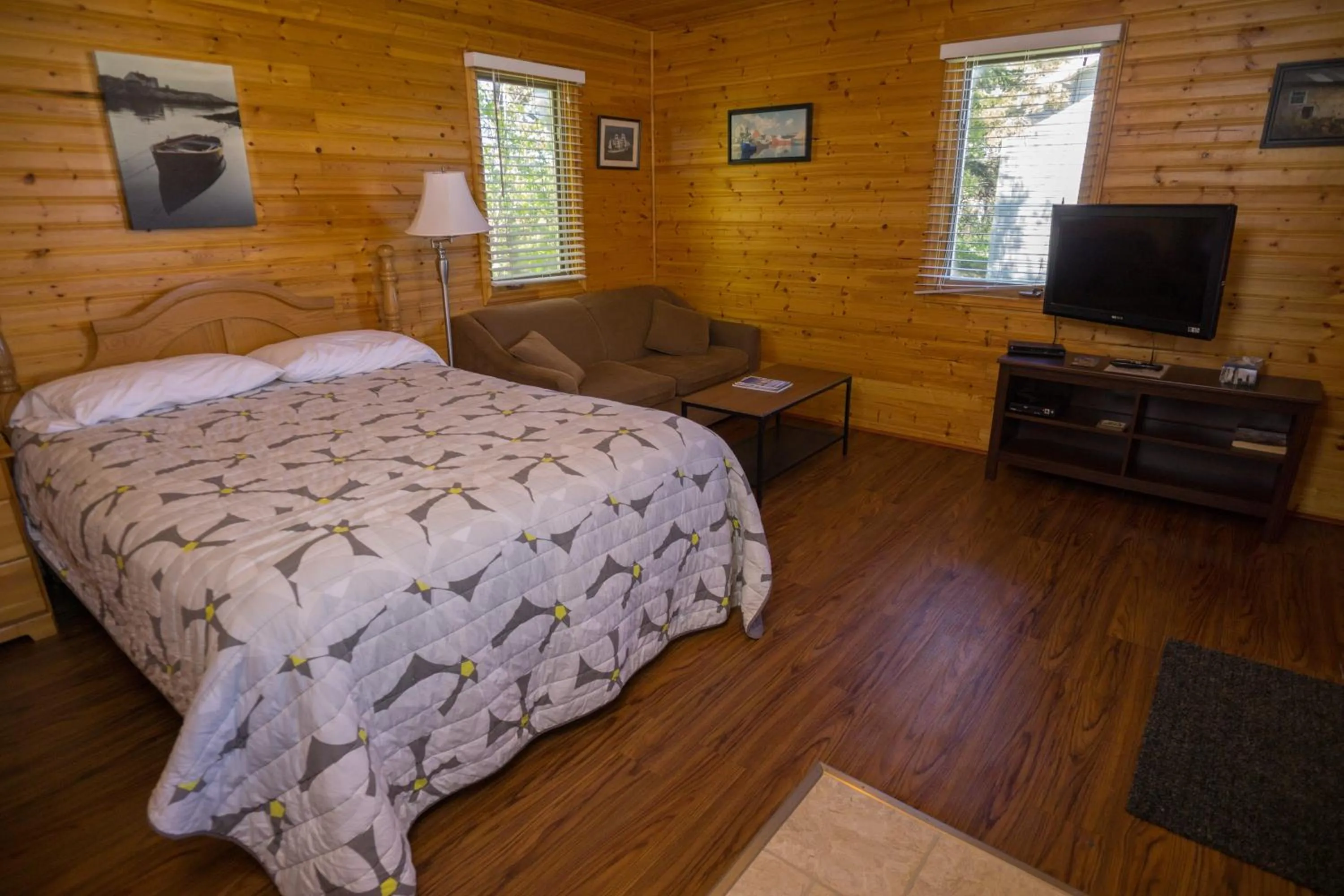 Bed in North Rustico Motel & Cottages