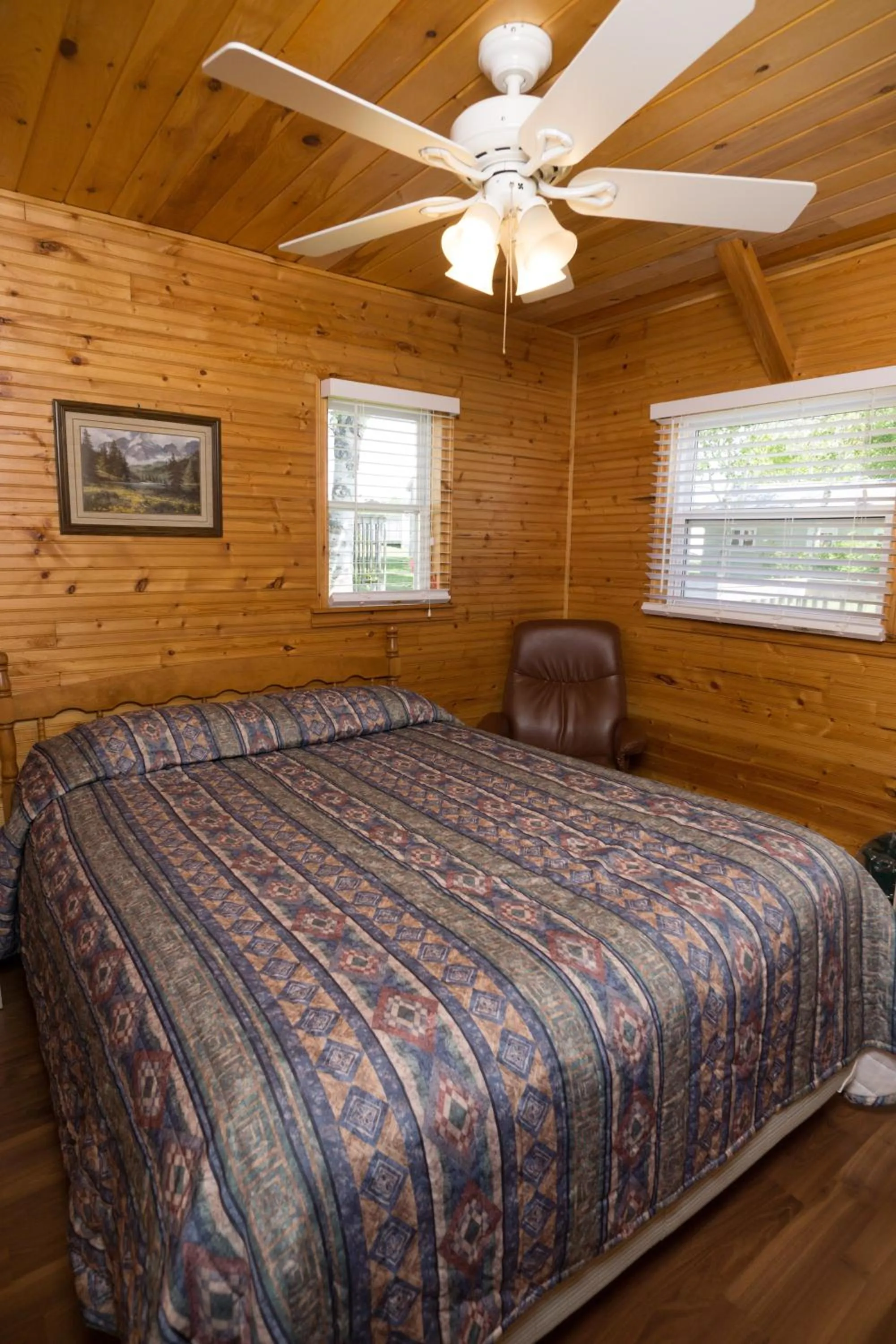 Bed in North Rustico Motel & Cottages
