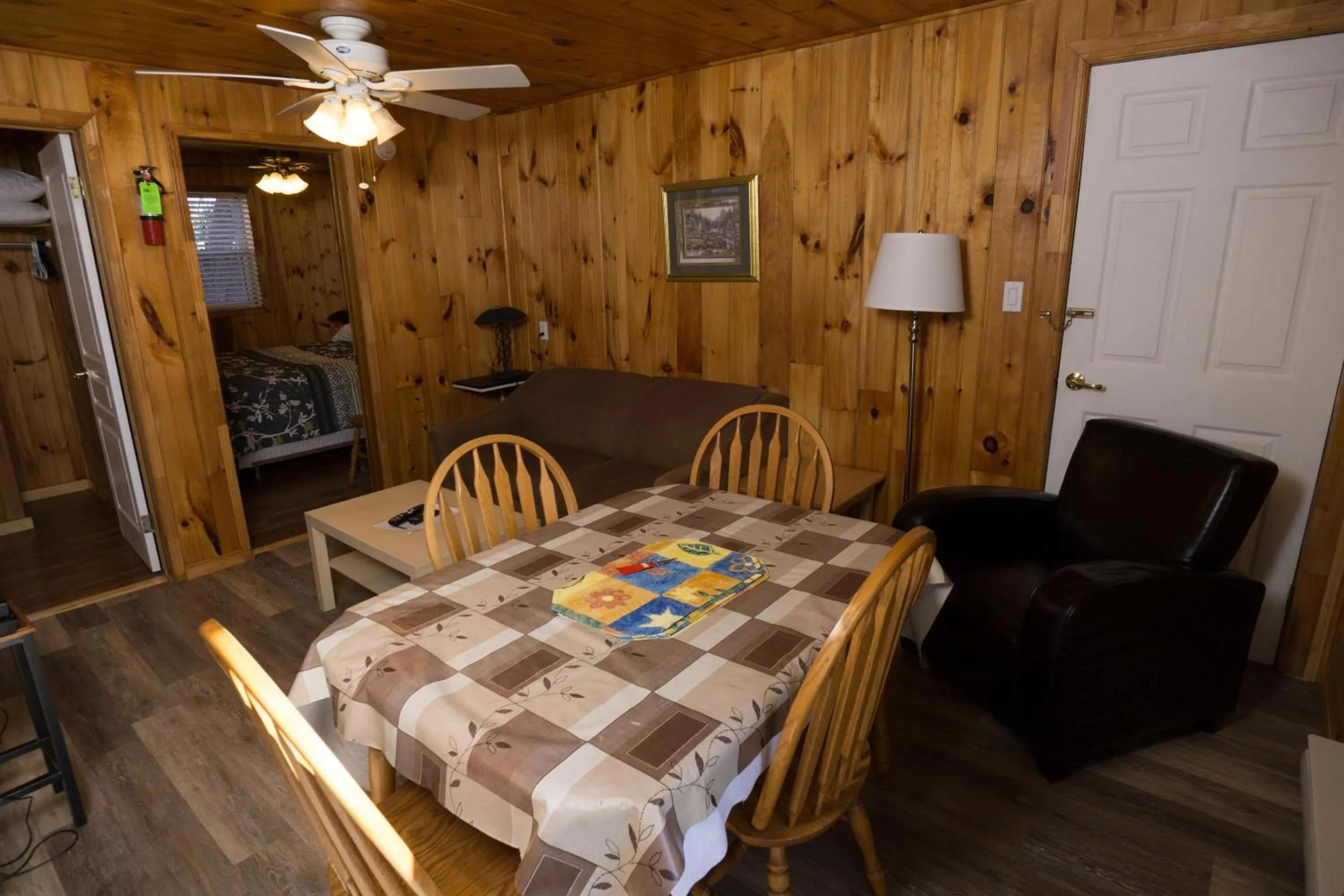 Bed in North Rustico Motel & Cottages