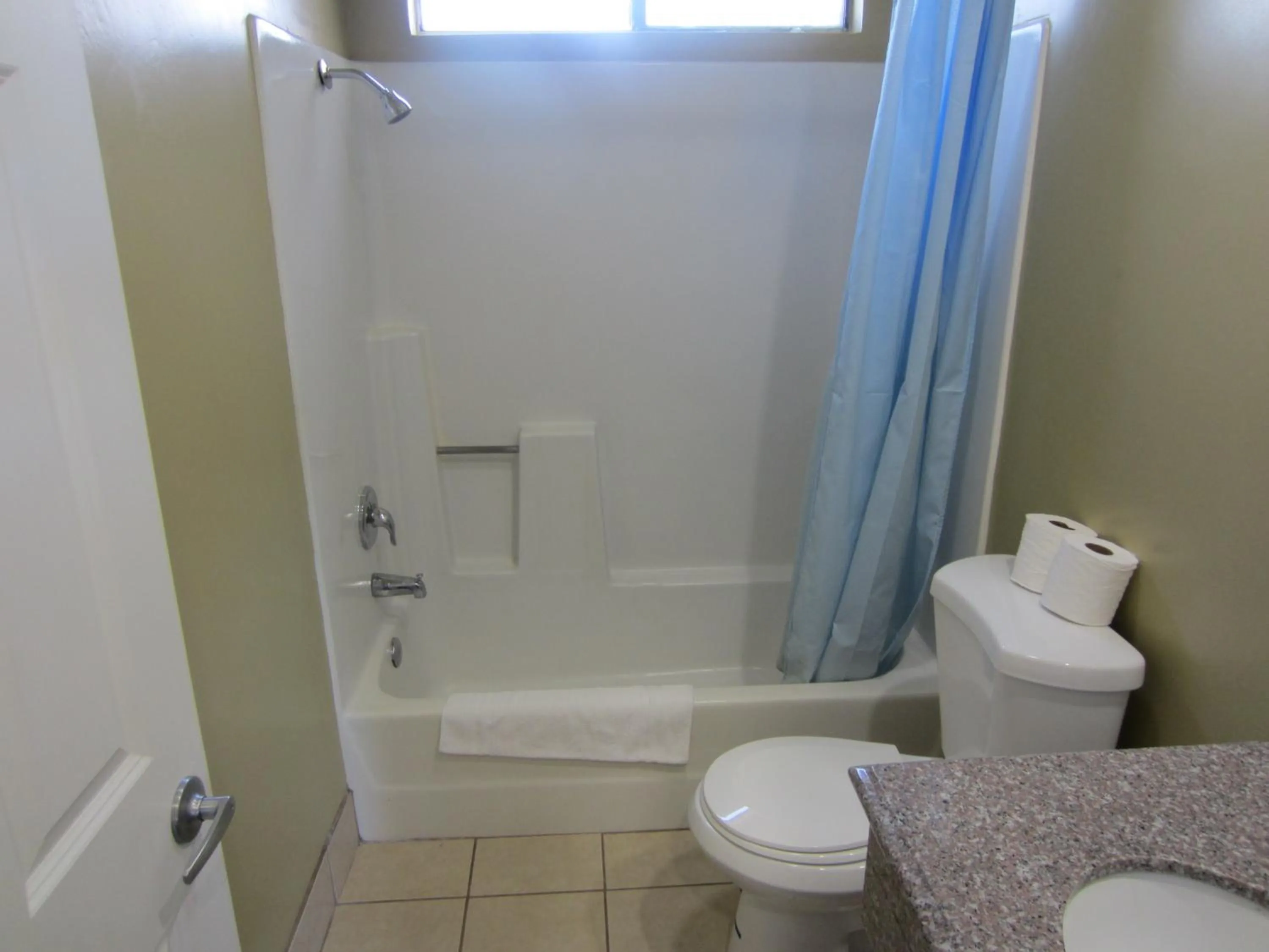 Day in El Rancho Inn