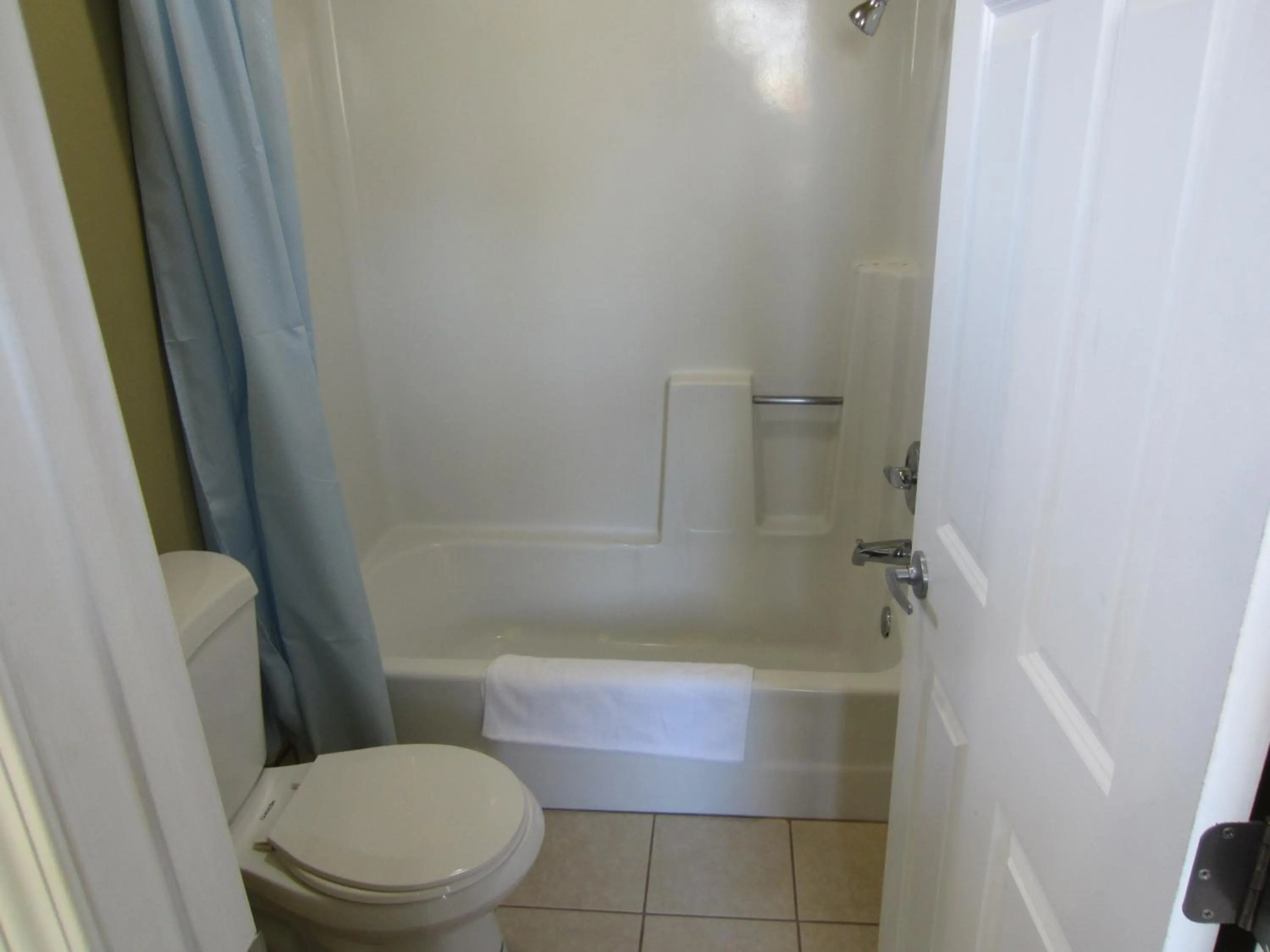 Bathroom in El Rancho Inn