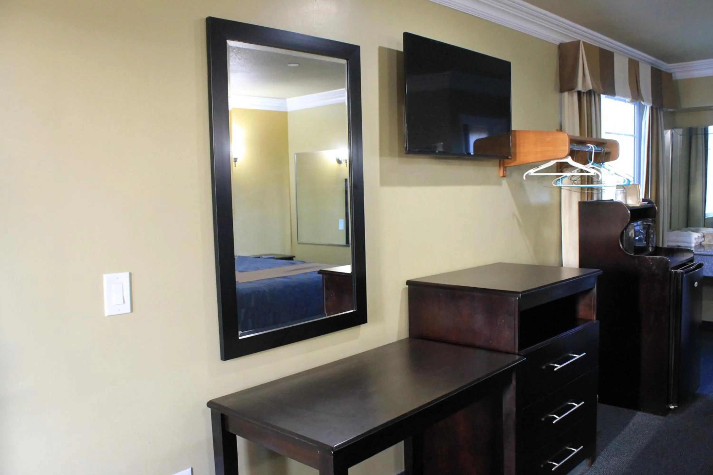 Decorative detail in El Rancho Inn