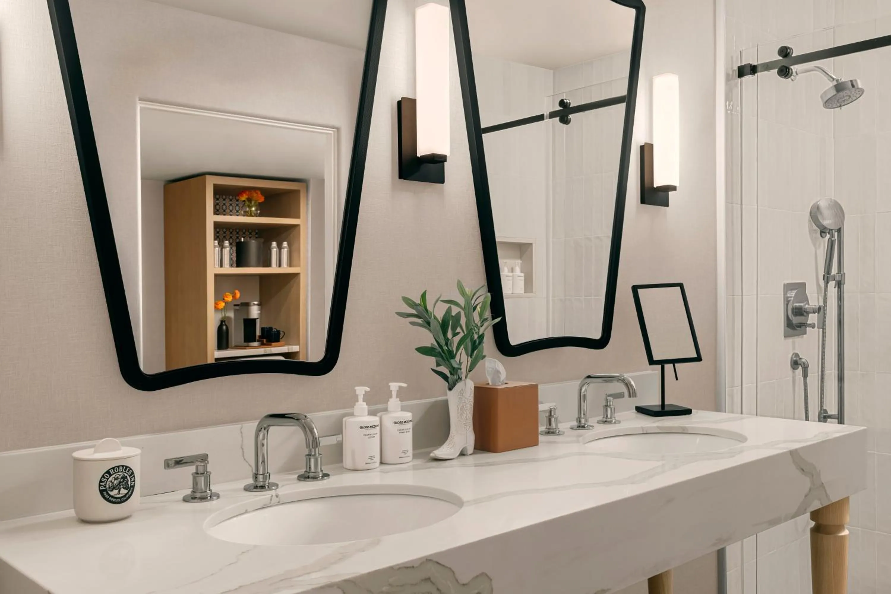 Bathroom in Paso Robles Inn