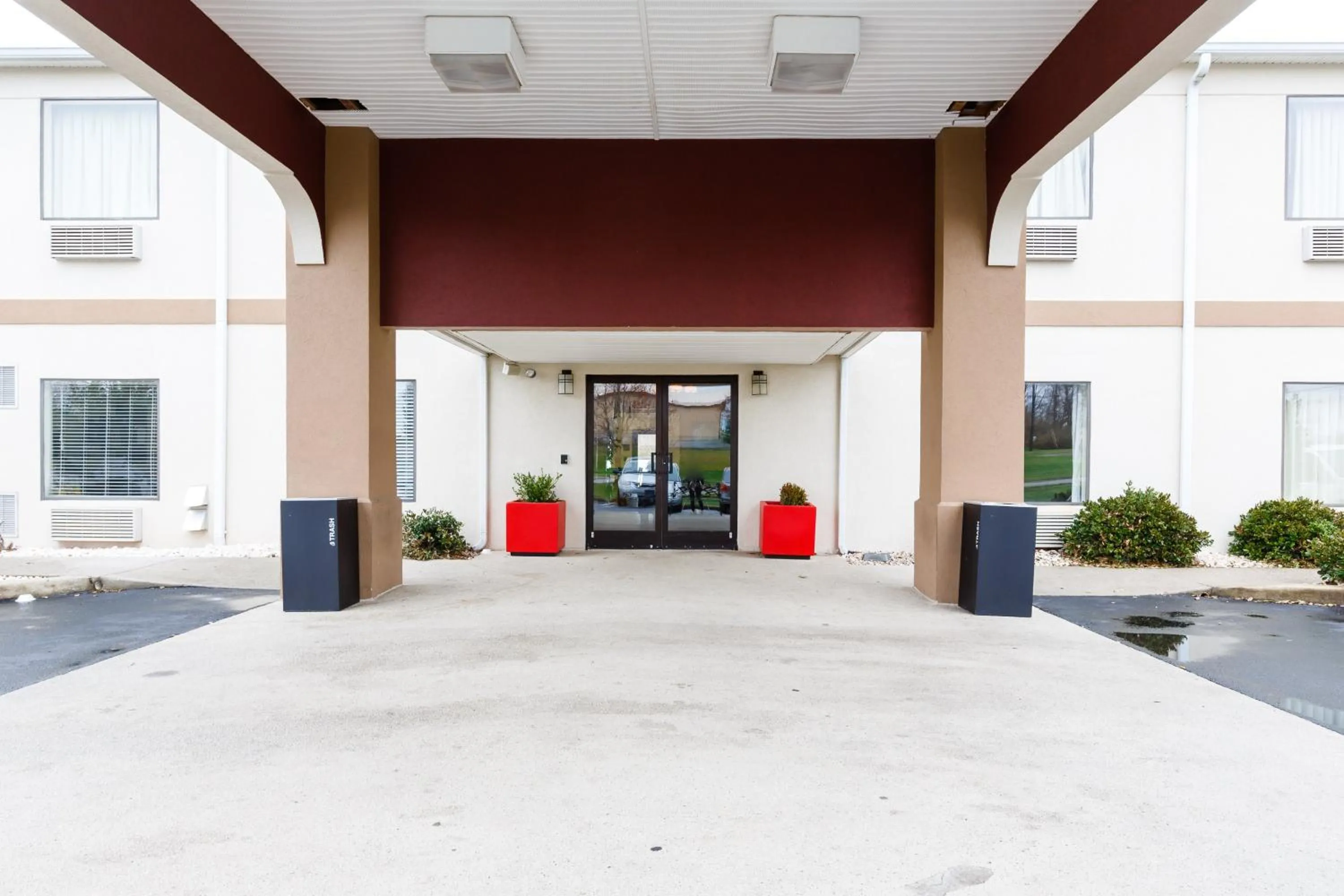 Property building in Red Roof Inn PLUS+ Danville, KY