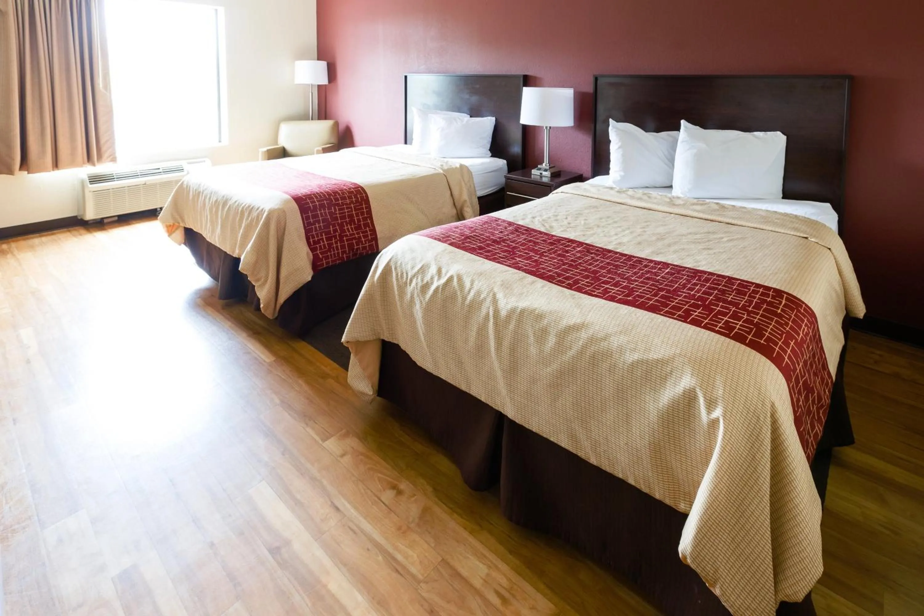 Photo of the whole room, Bed in Red Roof Inn PLUS+ Danville, KY