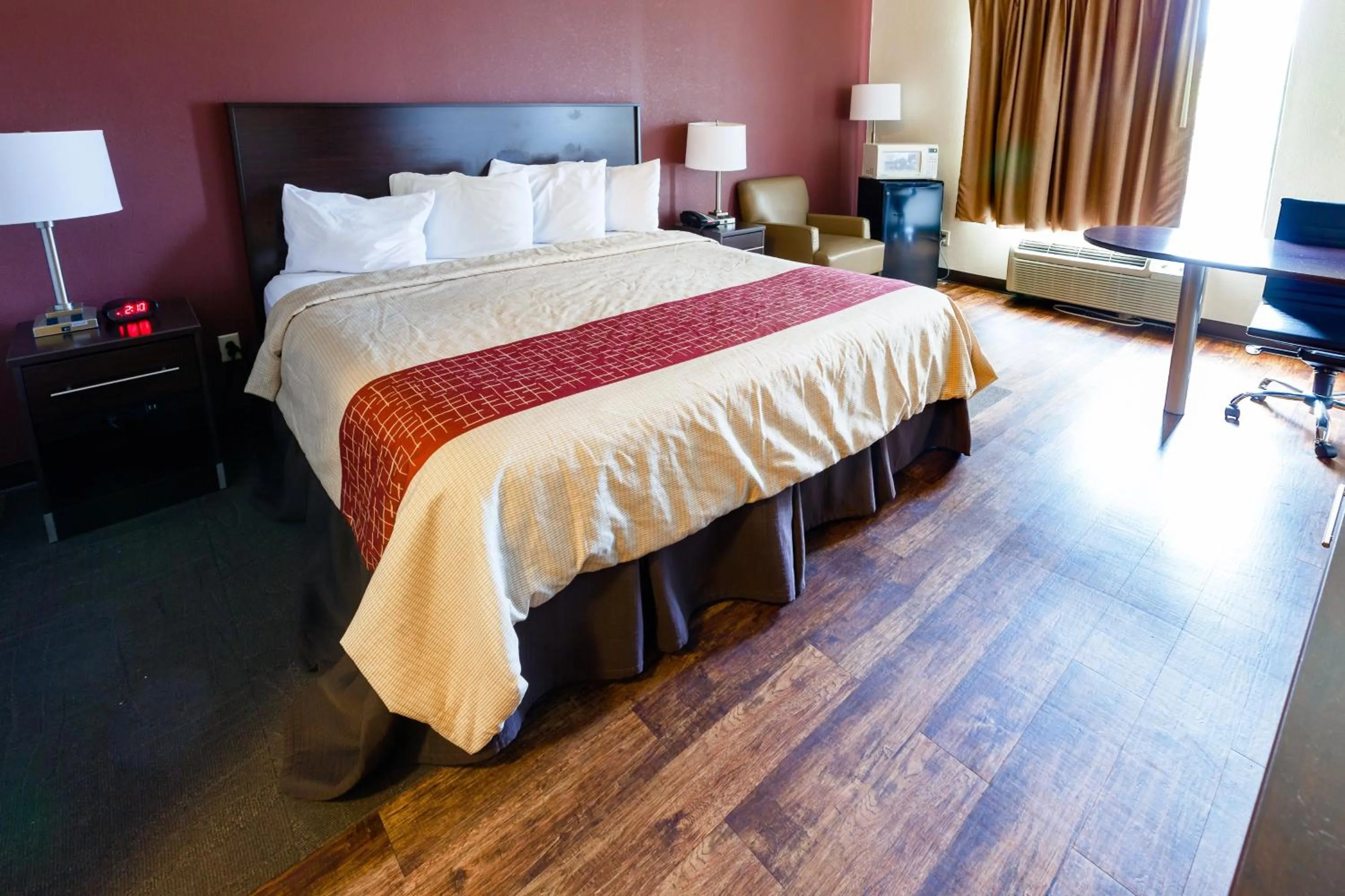 Photo of the whole room, Bed in Red Roof Inn PLUS+ Danville, KY