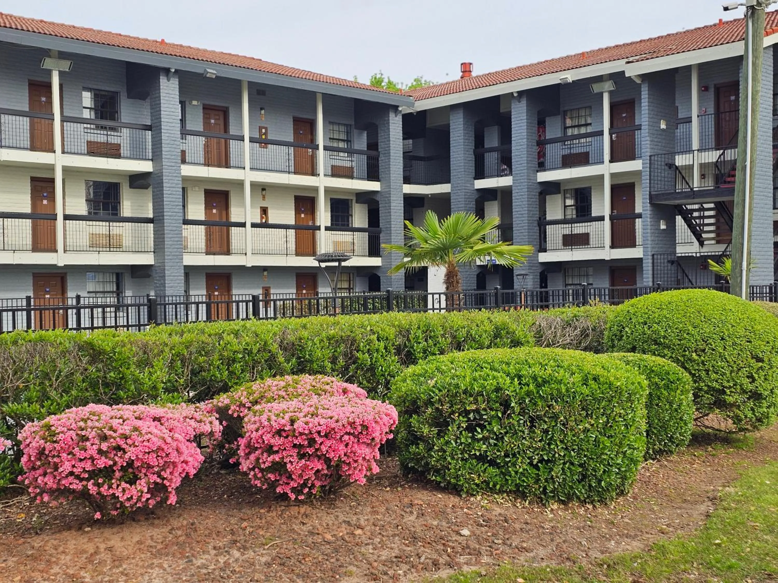 Property building in Knights Inn - Lithonia