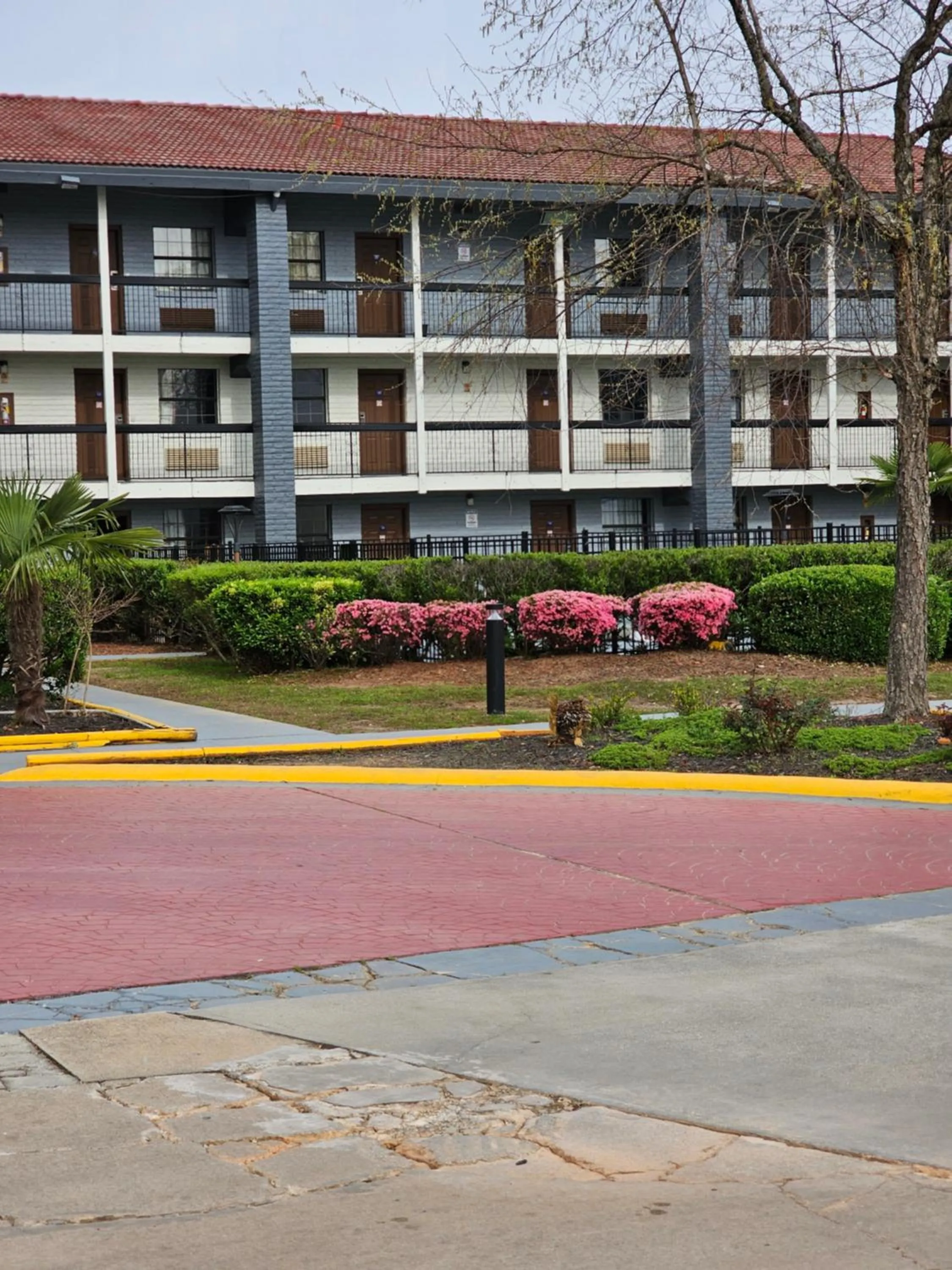 Property building in Knights Inn - Lithonia