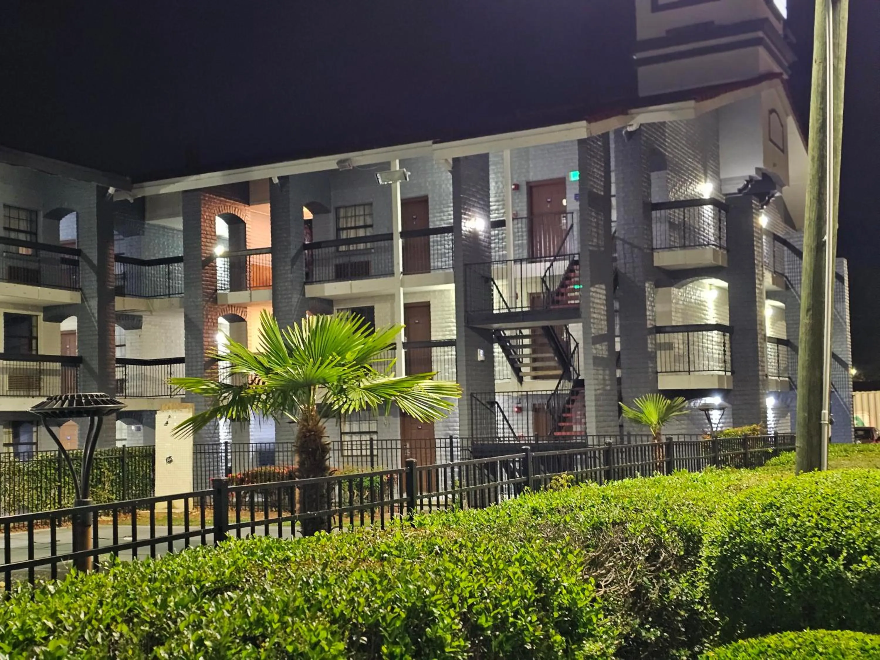 Property building in Knights Inn - Lithonia