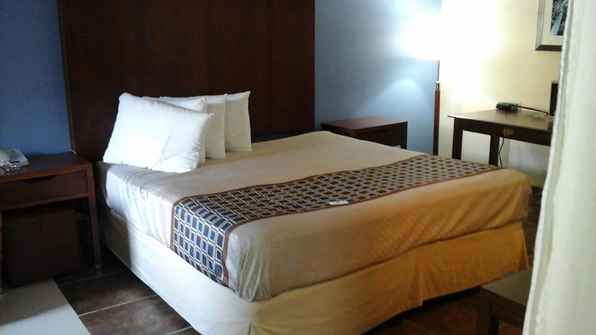 Shower in Knights Inn - Lithonia