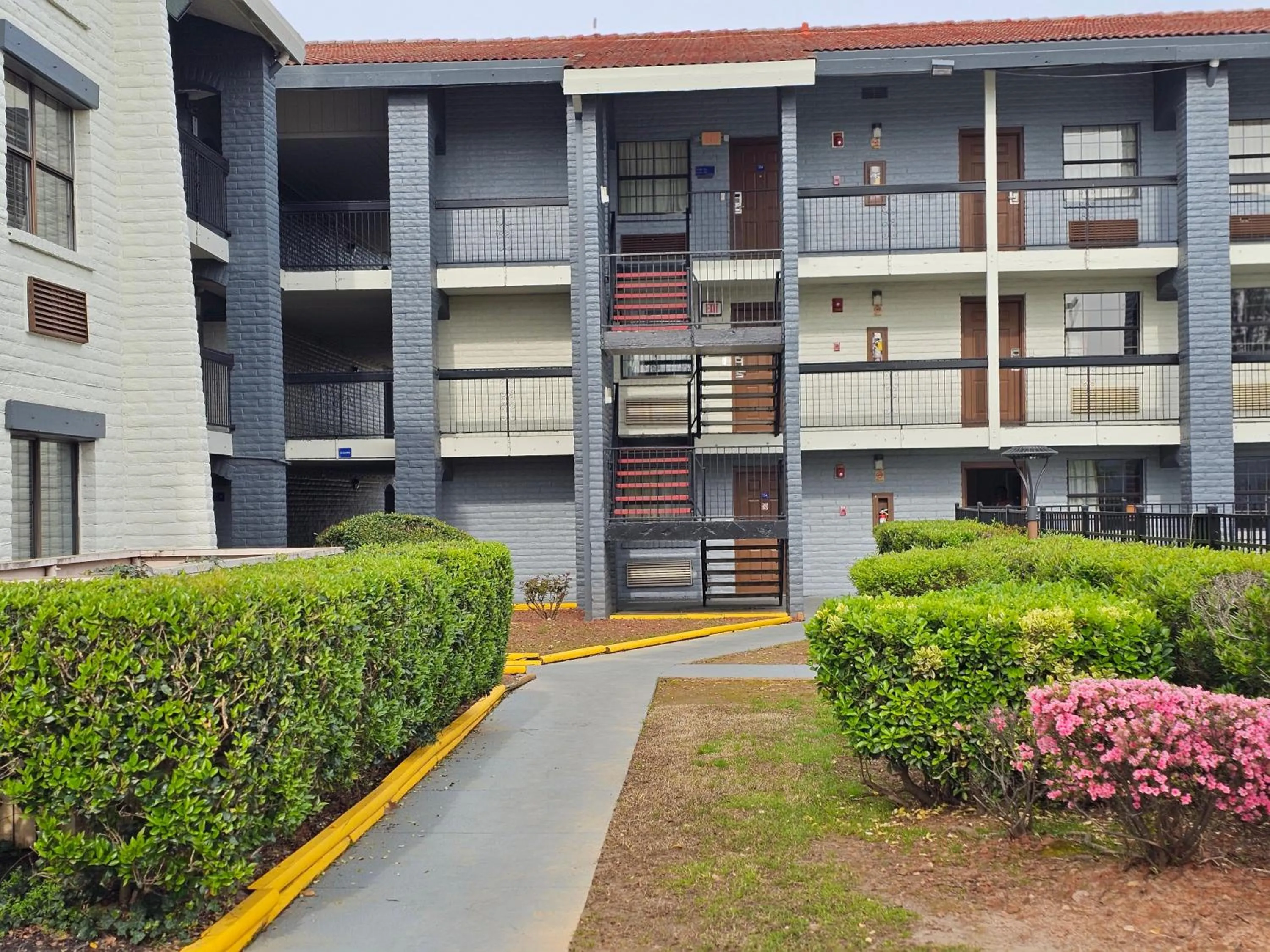 Property building in Knights Inn - Lithonia