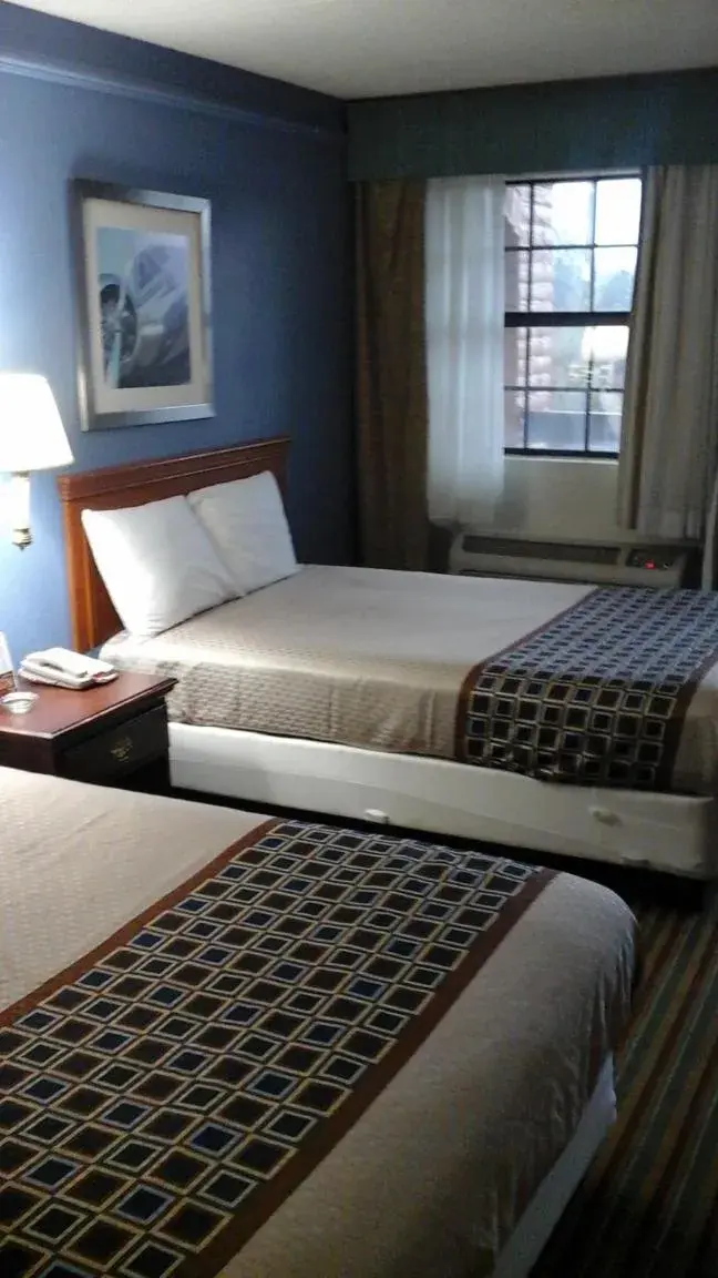 Bed in Knights Inn - Lithonia Bed in Knights Inn - Lithonia