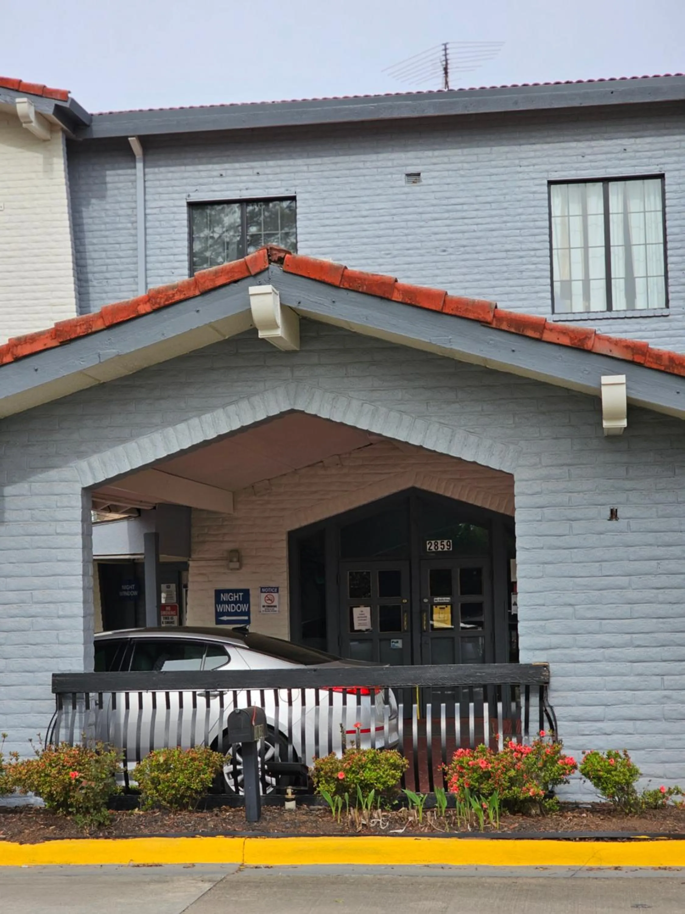 Property building in Knights Inn - Lithonia