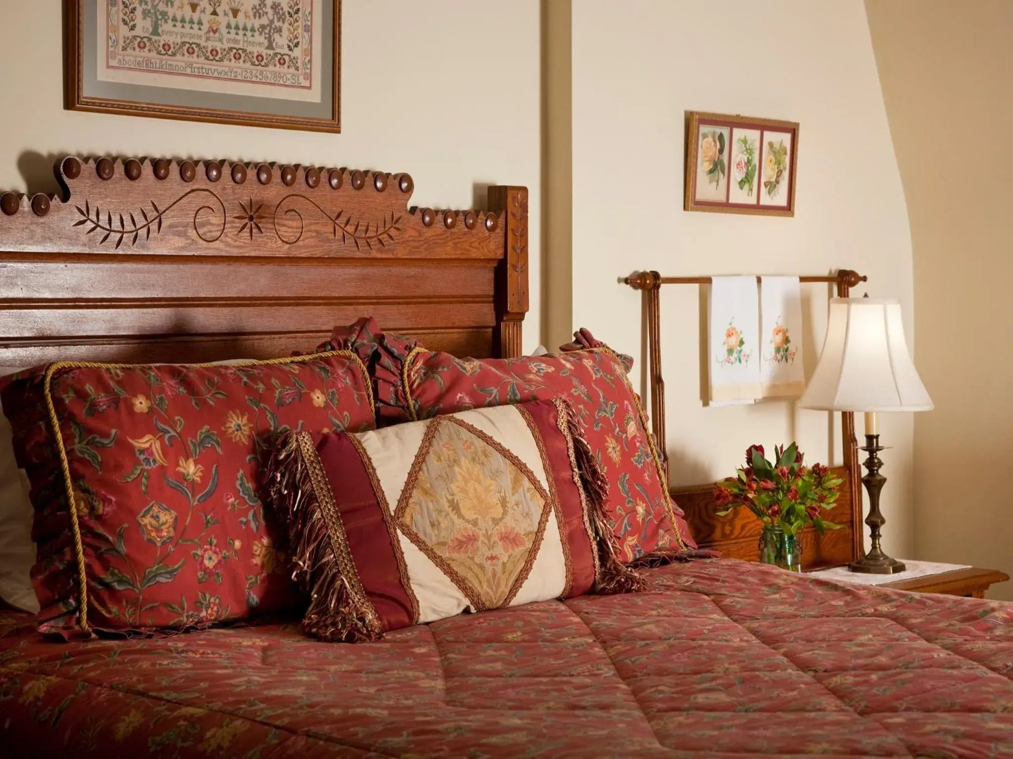 Decorative detail, Bed in Brickhouse Inn B&B Decorative detail, Bed in Brickhouse Inn B&B