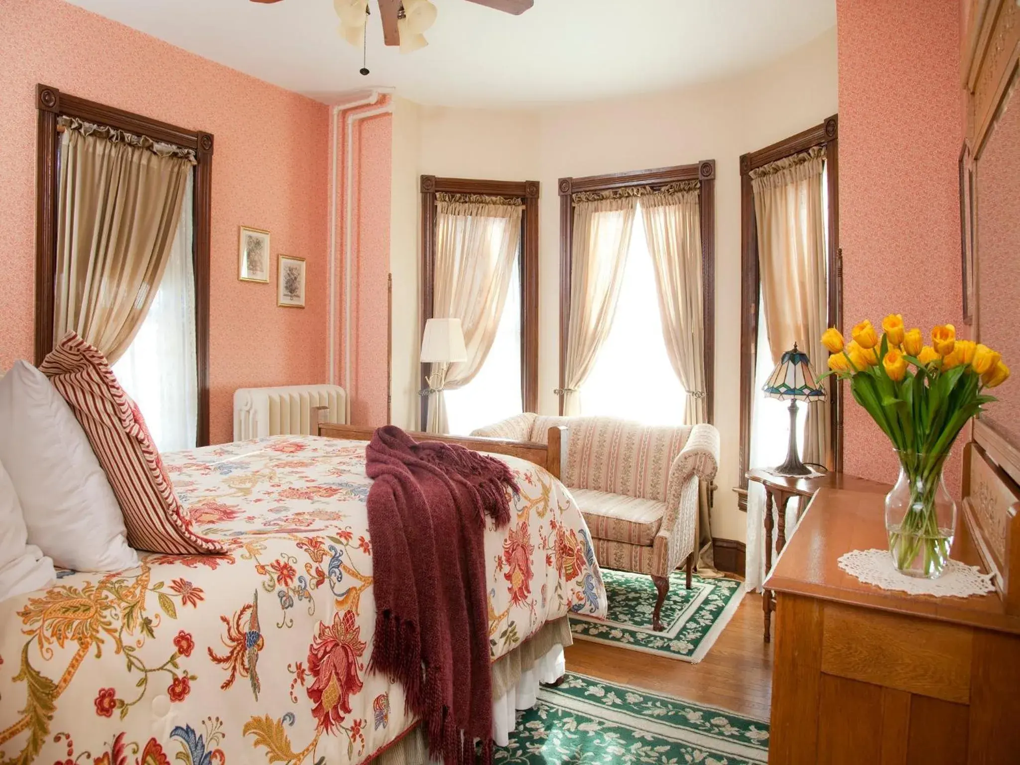 Day, Bed in Brickhouse Inn B&B Day, Bed in Brickhouse Inn B&B