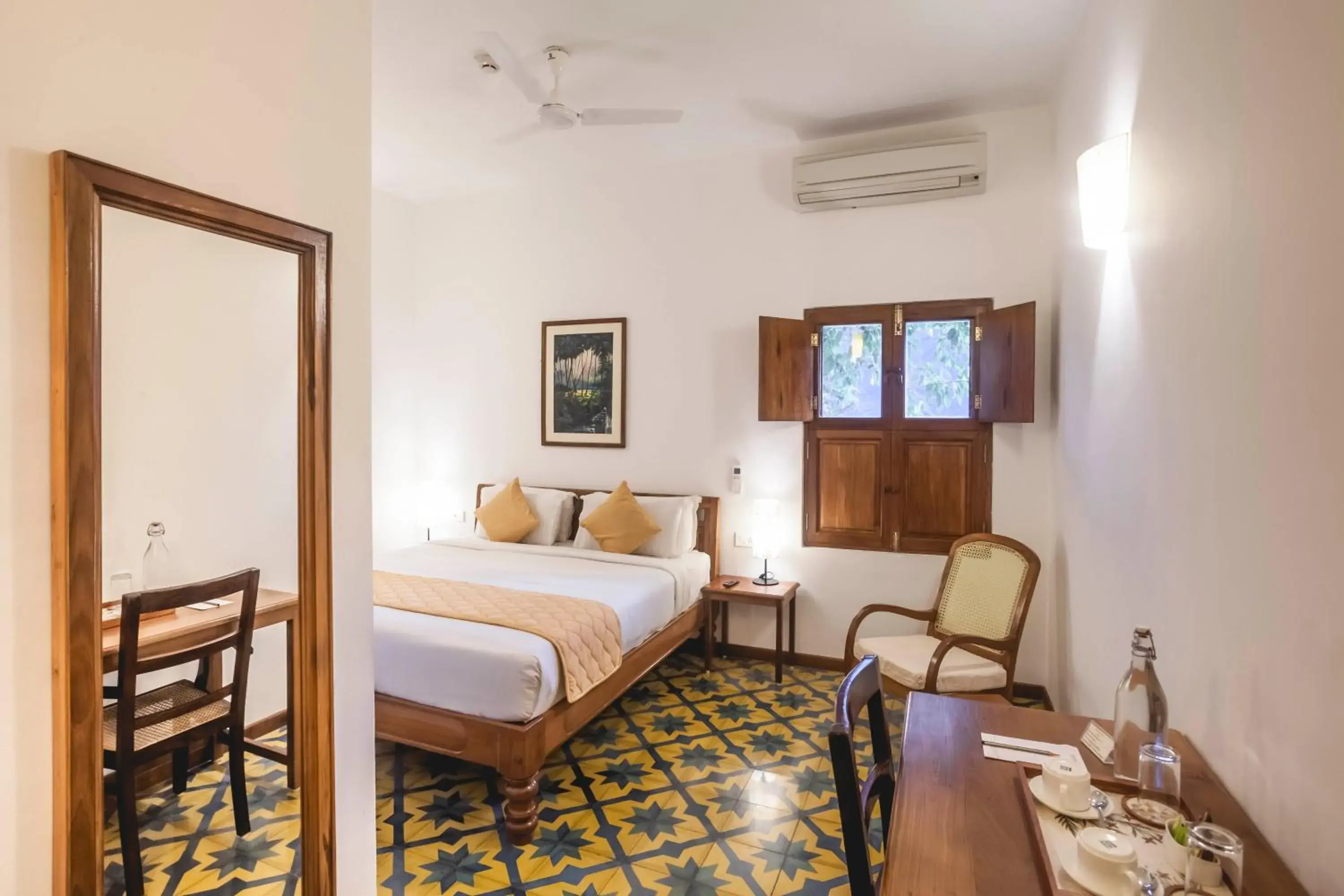 Photo of the whole room, Bed in Petit Palais Photo of the whole room, Bed in Petit Palais